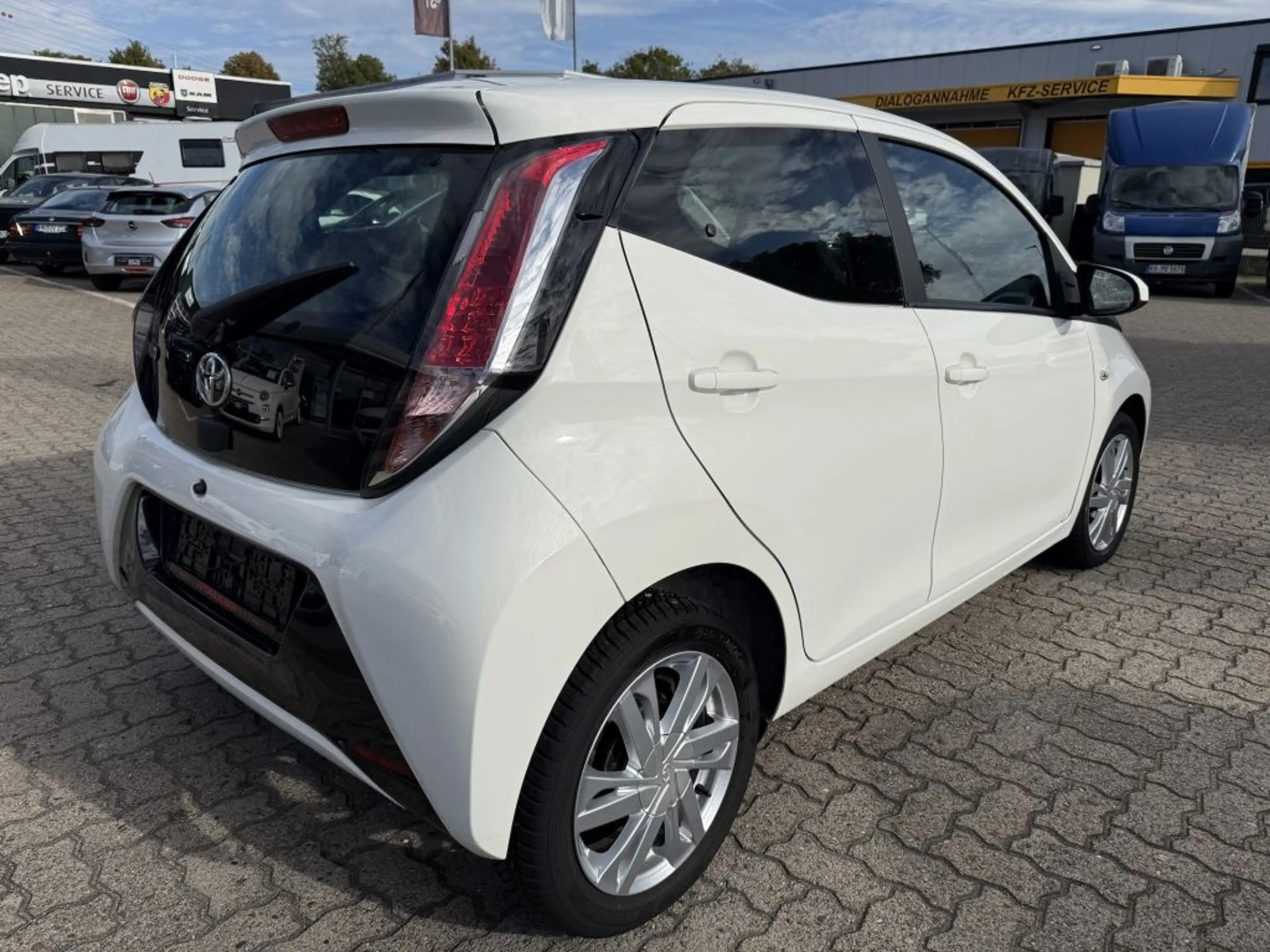 Toyota Aygo X x-shift x-play touch — photo 5