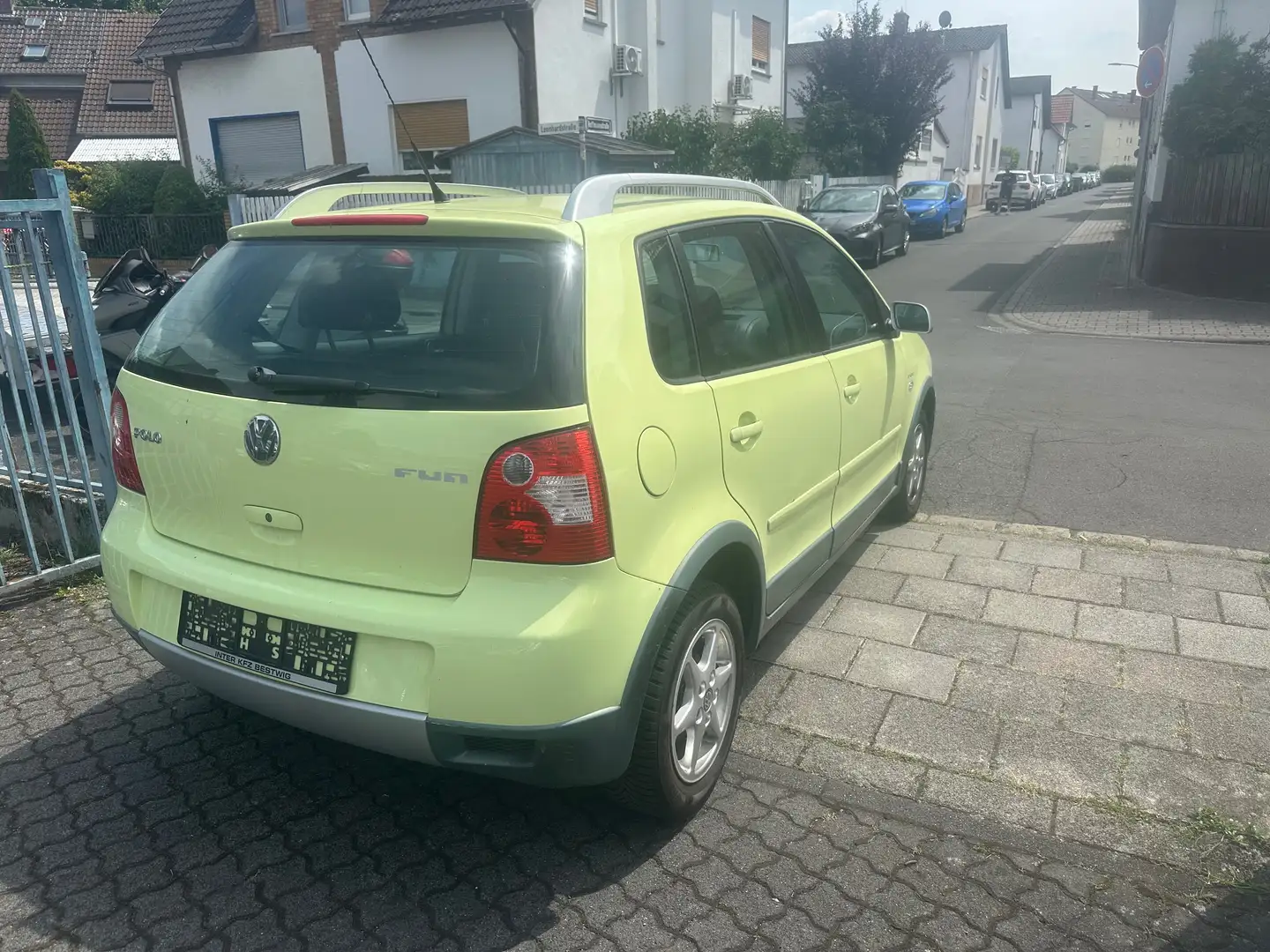 Volkswagen Polo Fun* Klimaanlage*Sitzheizung*Dachreling Vert - 1