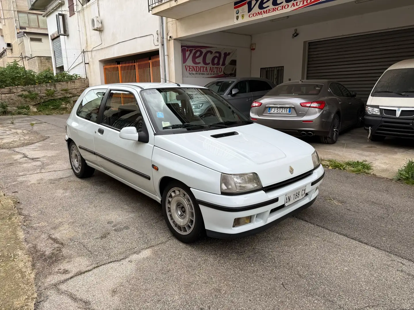 Renault Clio Clio I 1990 3p 1.8 16v Blanc - 2