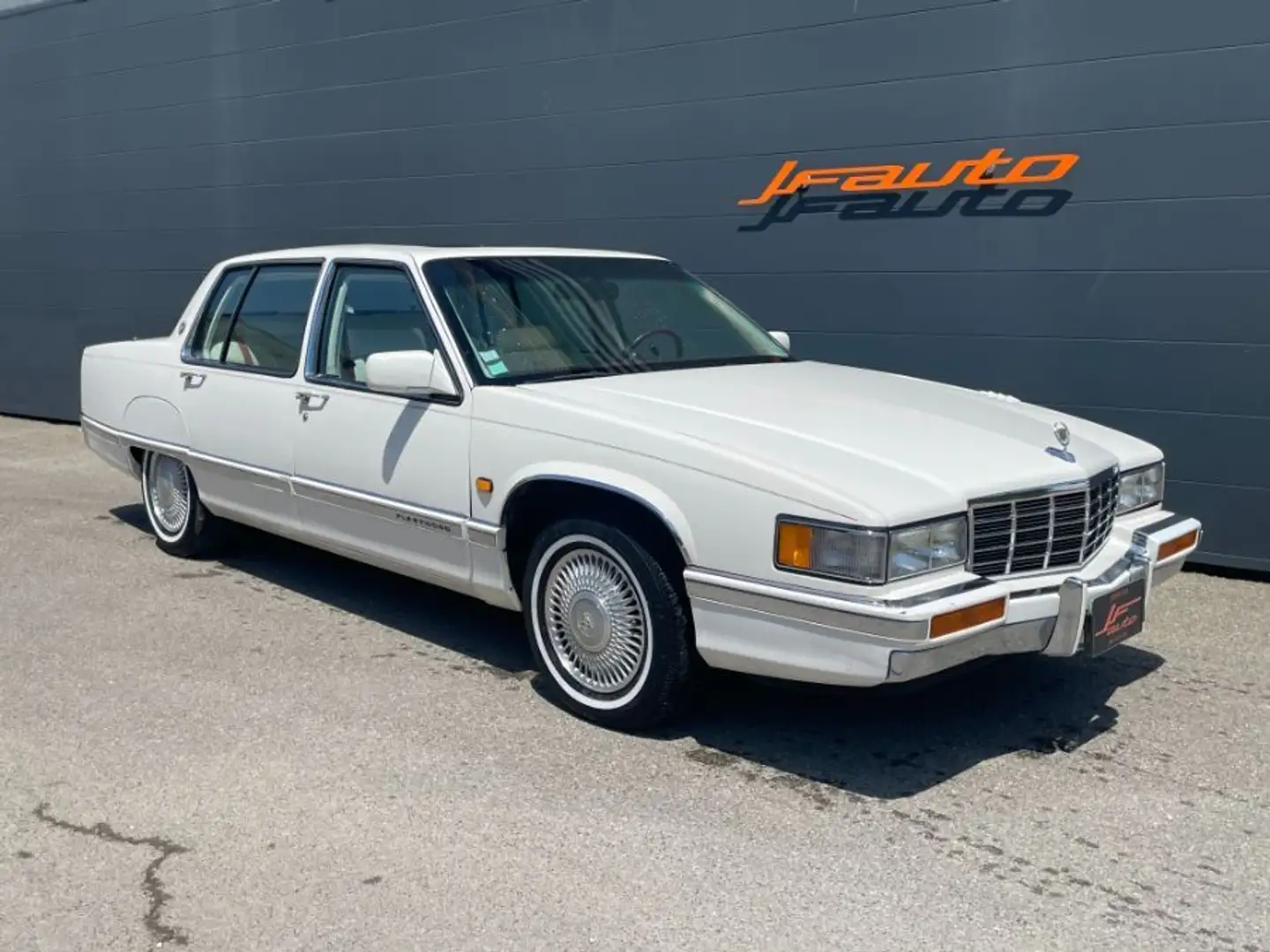 Cadillac Fleetwood 4.9 L V8 Bílá - 1