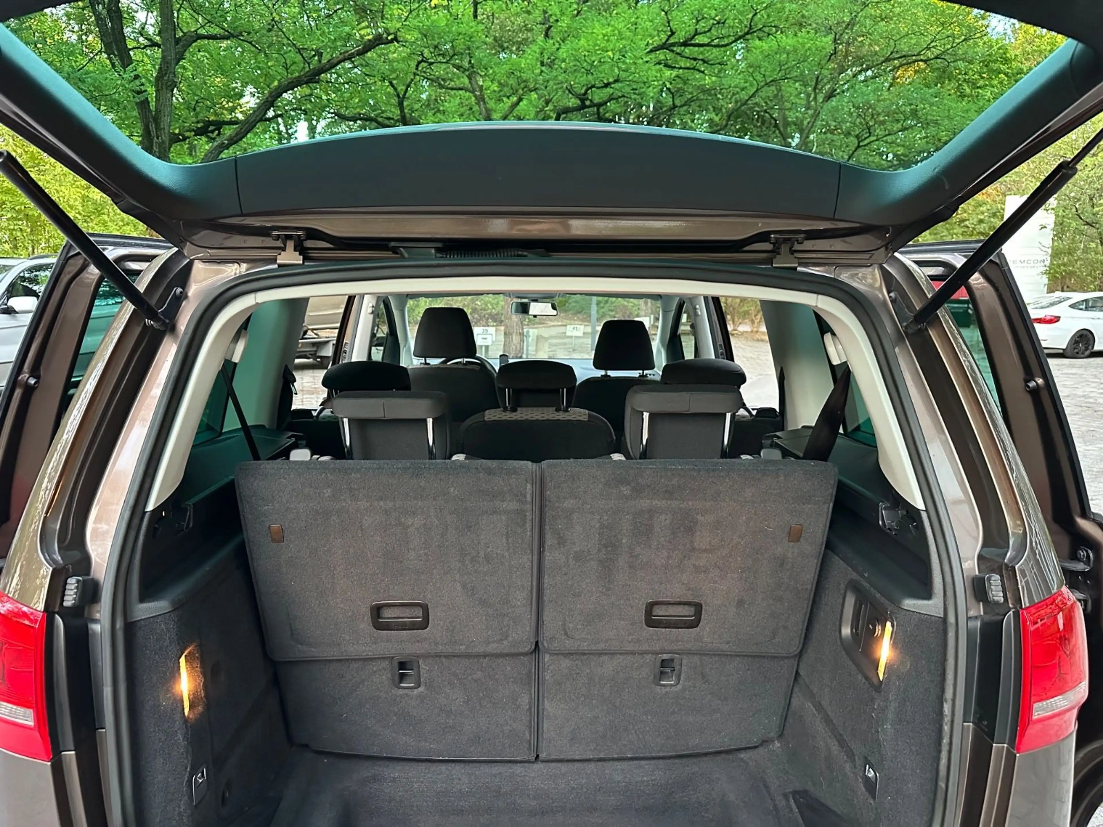 Volkswagen Sharan 2.0 TDI DSG BlueMotion Technology MATCH — photo 15