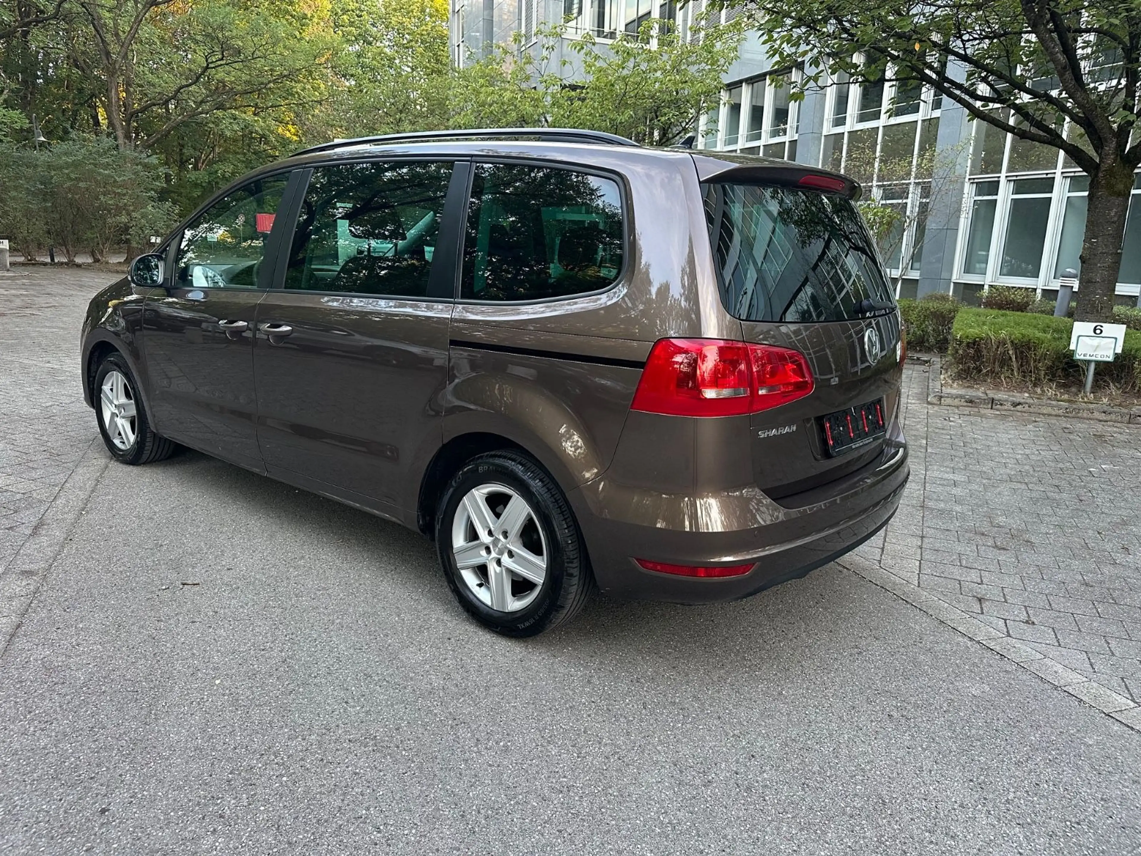 Volkswagen Sharan 2.0 TDI DSG BlueMotion Technology MATCH — photo 6