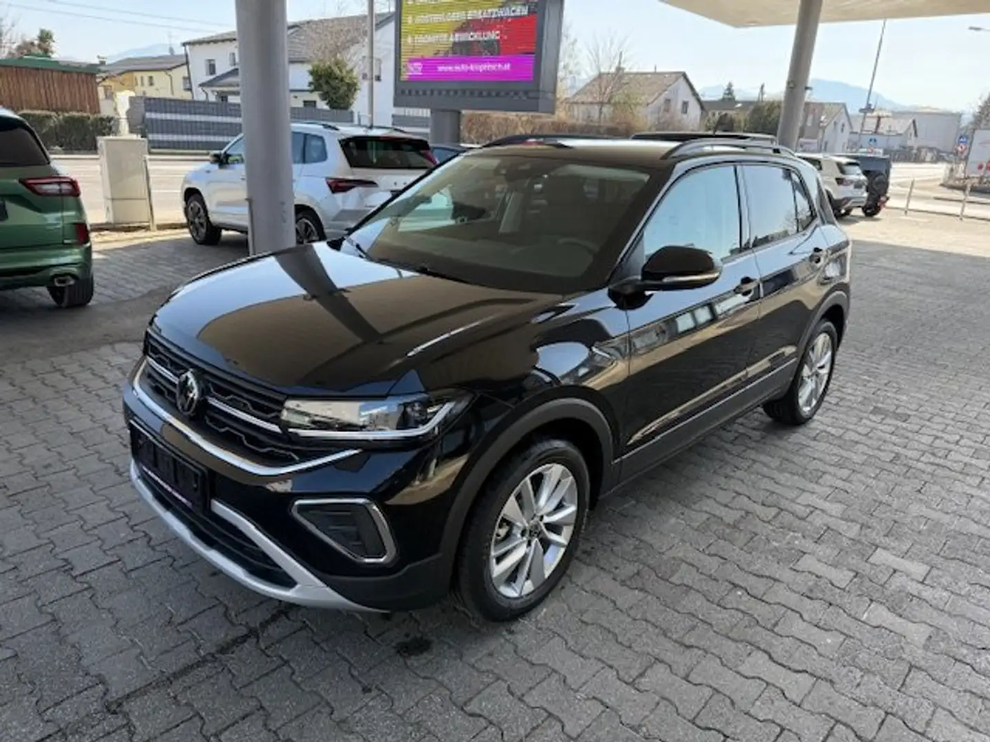 Volkswagen T-Cross 1.0 TSI 85 kW Life DSG Automatik Schwarz - 1