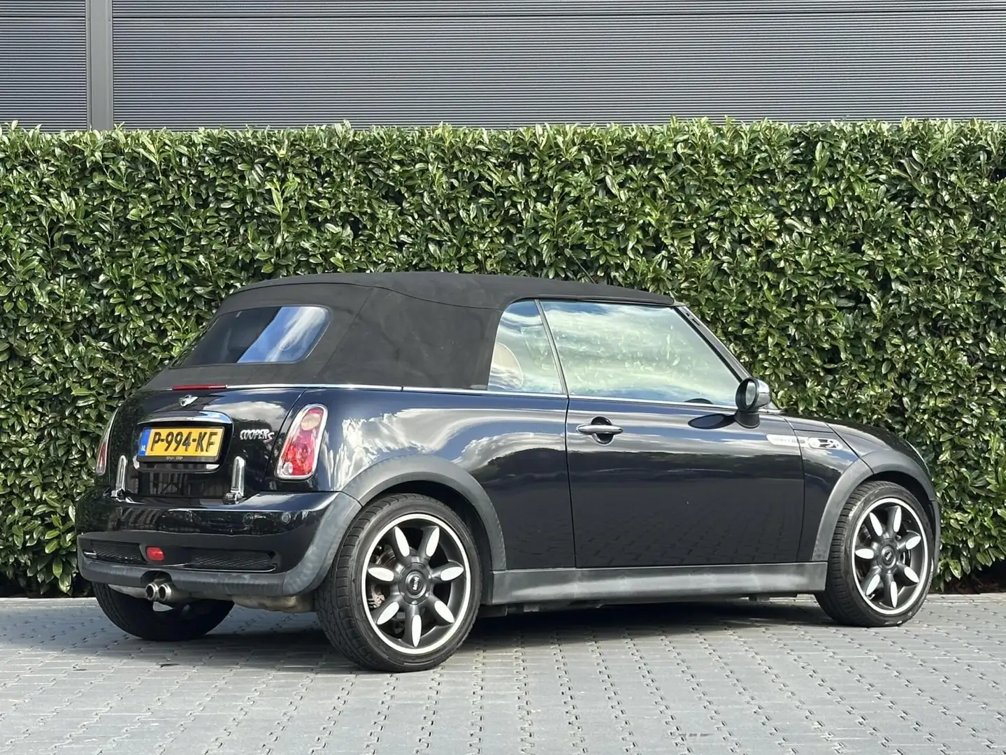 MINI Cooper S Cabrio 1.6 SIDEWALK, NAVI, CRUISE, LEDER, AIRCO, STOELVER Zwart - 2