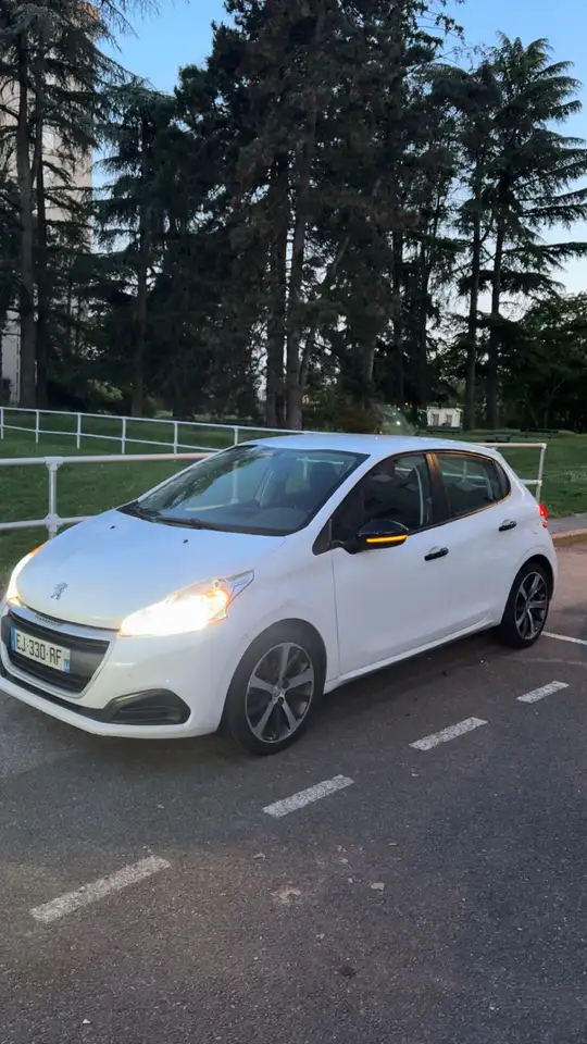Peugeot 208 1.6 BlueHDi 75ch BVM5 Access