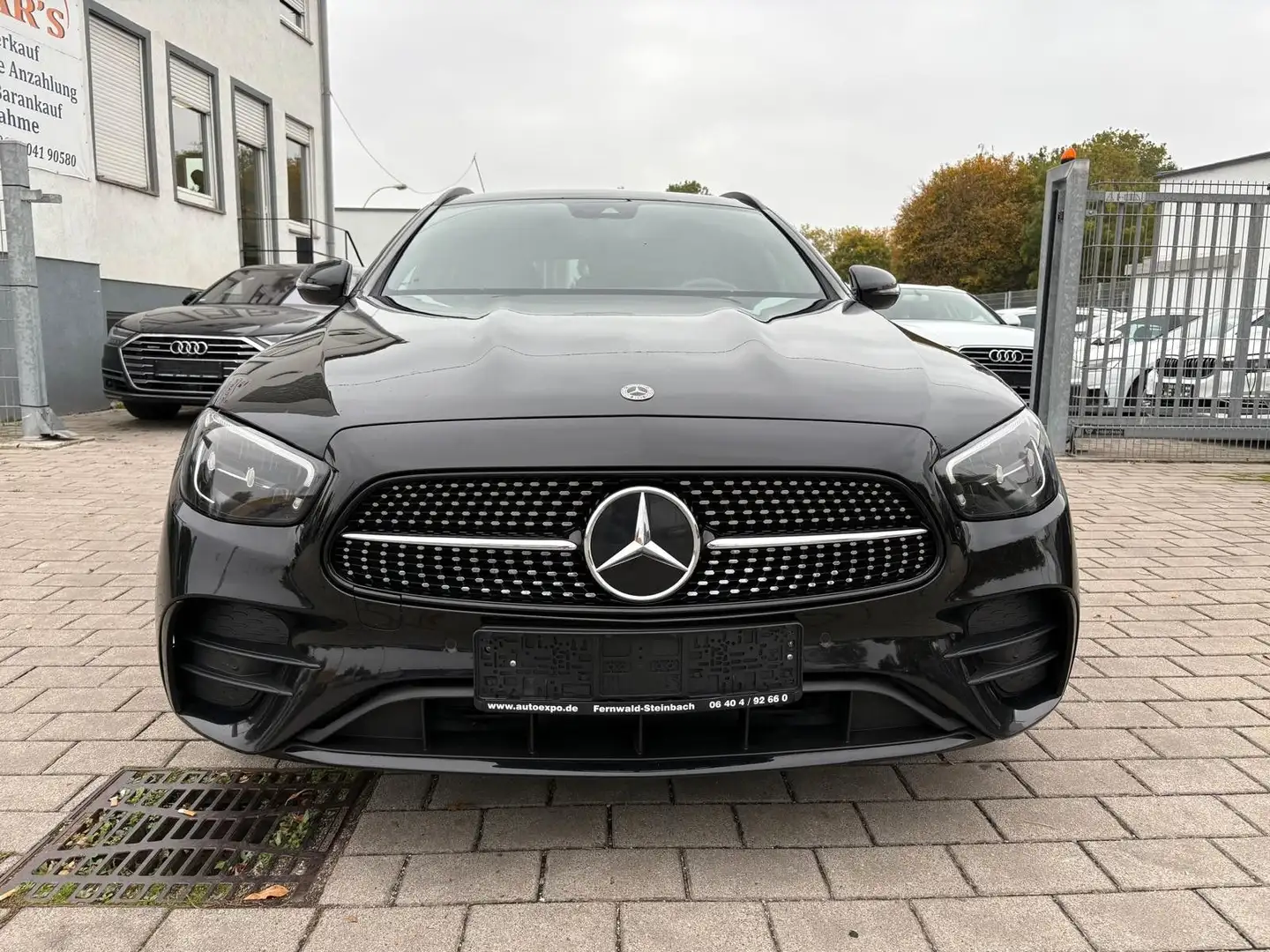 Mercedes-Benz E 300 DE*AMG*1Hand*Panorama*Leder*LED*Burmester* Noir - 2