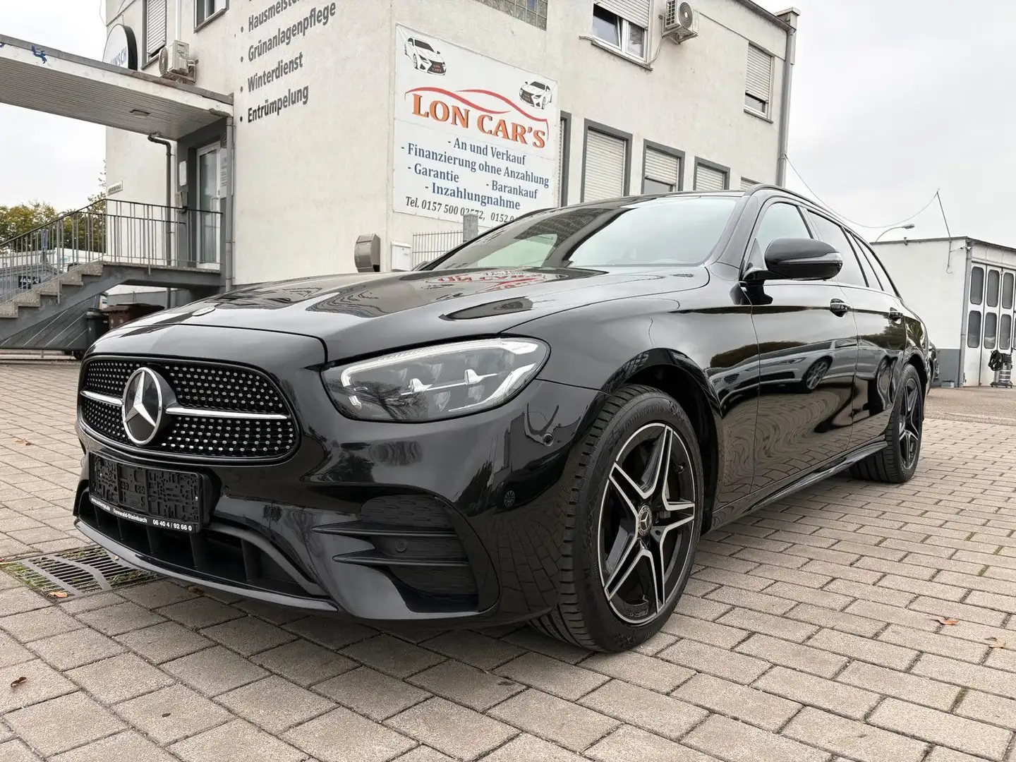 Mercedes-Benz E 300 DE*AMG*1Hand*Panorama*Leder*LED*Burmester* Noir - 1