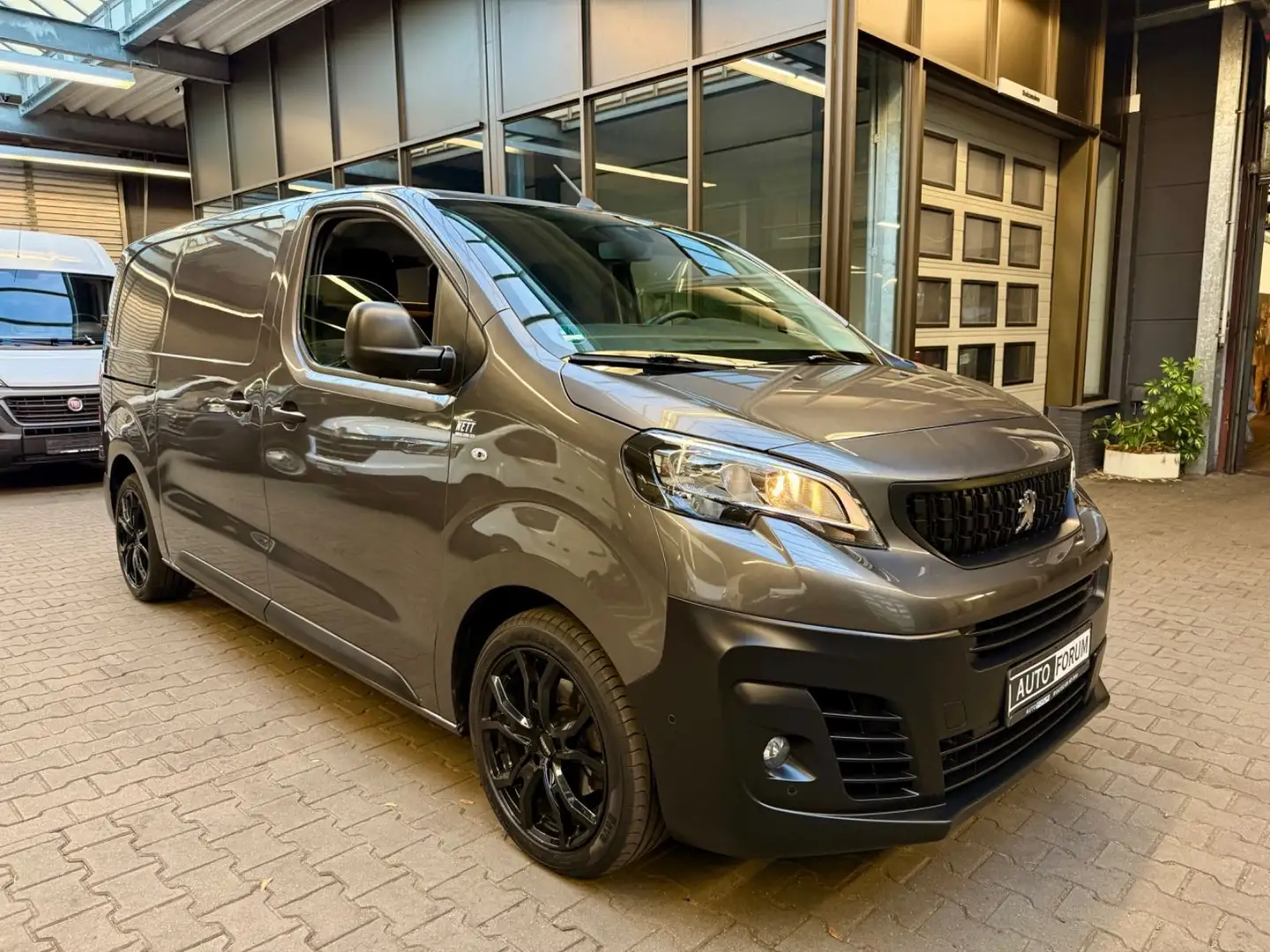 Peugeot Expert 2.0 HDi L2 AUTOMATIK 3SITZ KLIMA PDC DAB Grau - 2