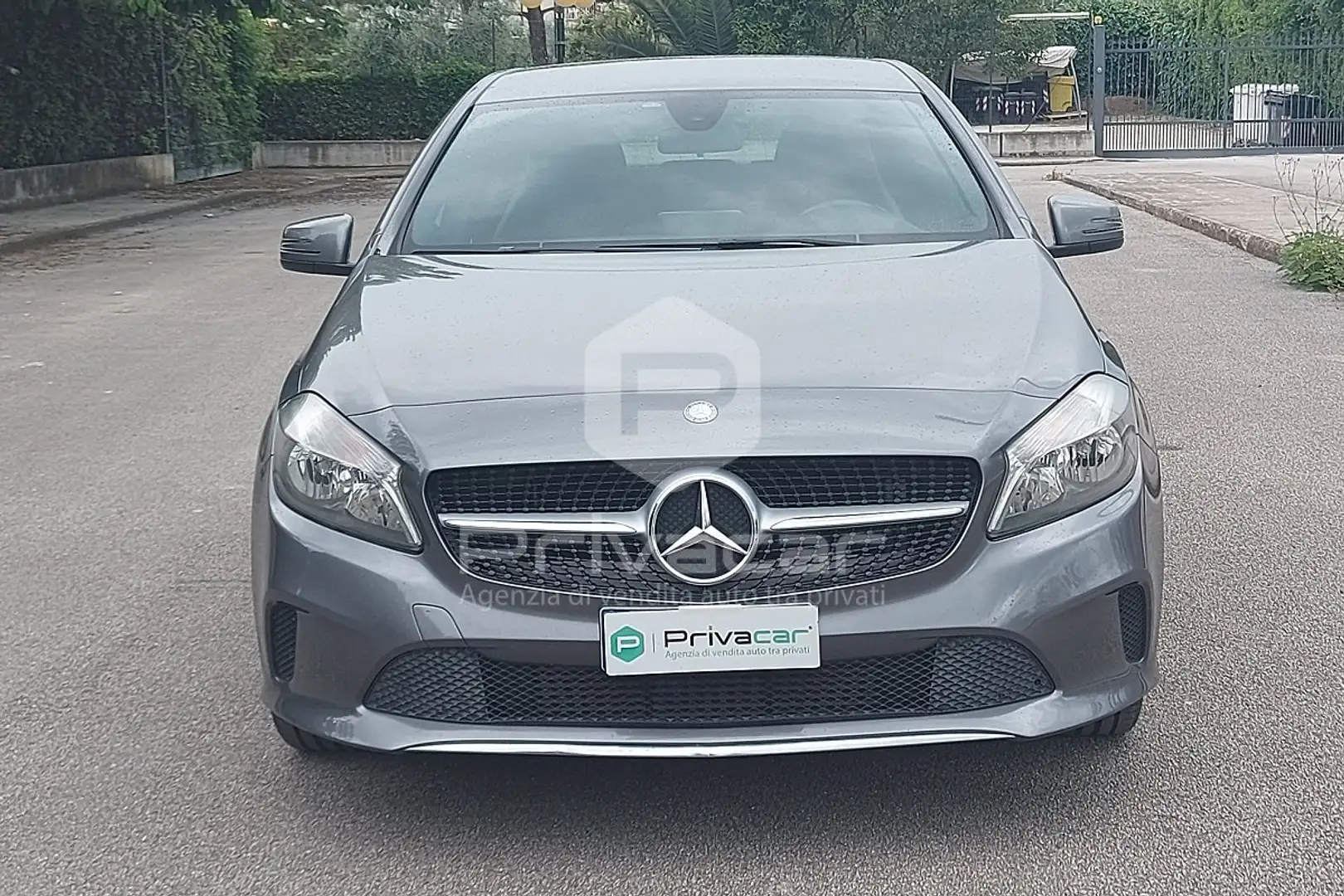 Mercedes-Benz A 180 A 180 d Business Argent - 2
