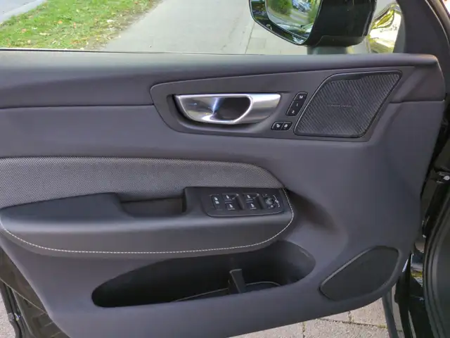 Volvo XC60 view 10