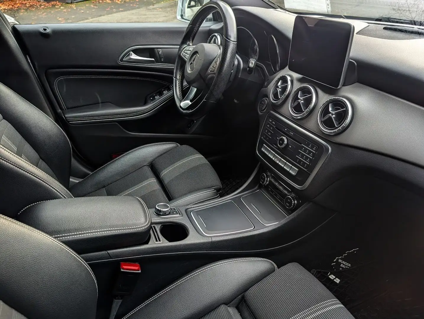 Mercedes-Benz CLA 200d Shooting Brake 2018 NAVI LED AHK 98tKM Argent - 2