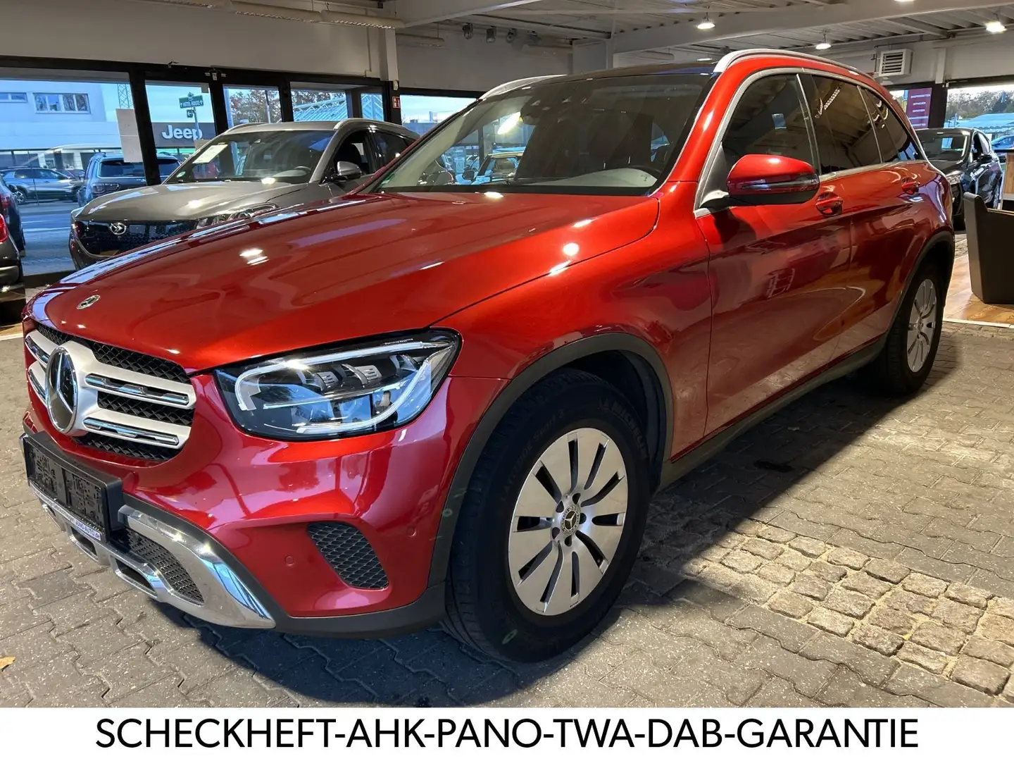 Mercedes-Benz GLC 200 d 4Matic LED AHK DISTR. PANO LEDER Rouge - 1