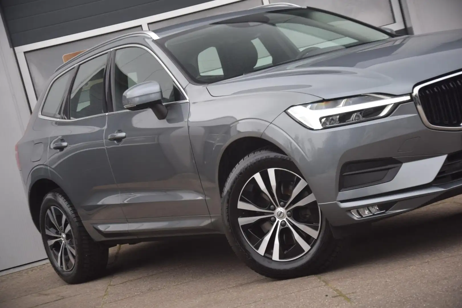 Volvo XC60 2.0 B4 Business Pro LEER / CAMERA / ELEKTRISCHE TR Grigio - 2