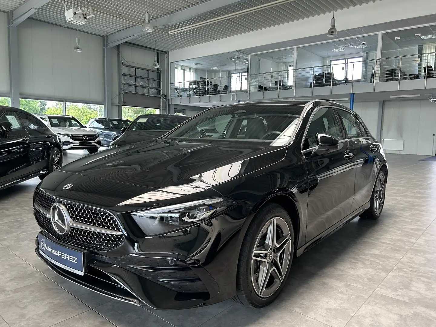 Mercedes-Benz A 250 e AMG PREMIUM PLUS-DISTRONIC-PANO-KEYLESS Negro - 2