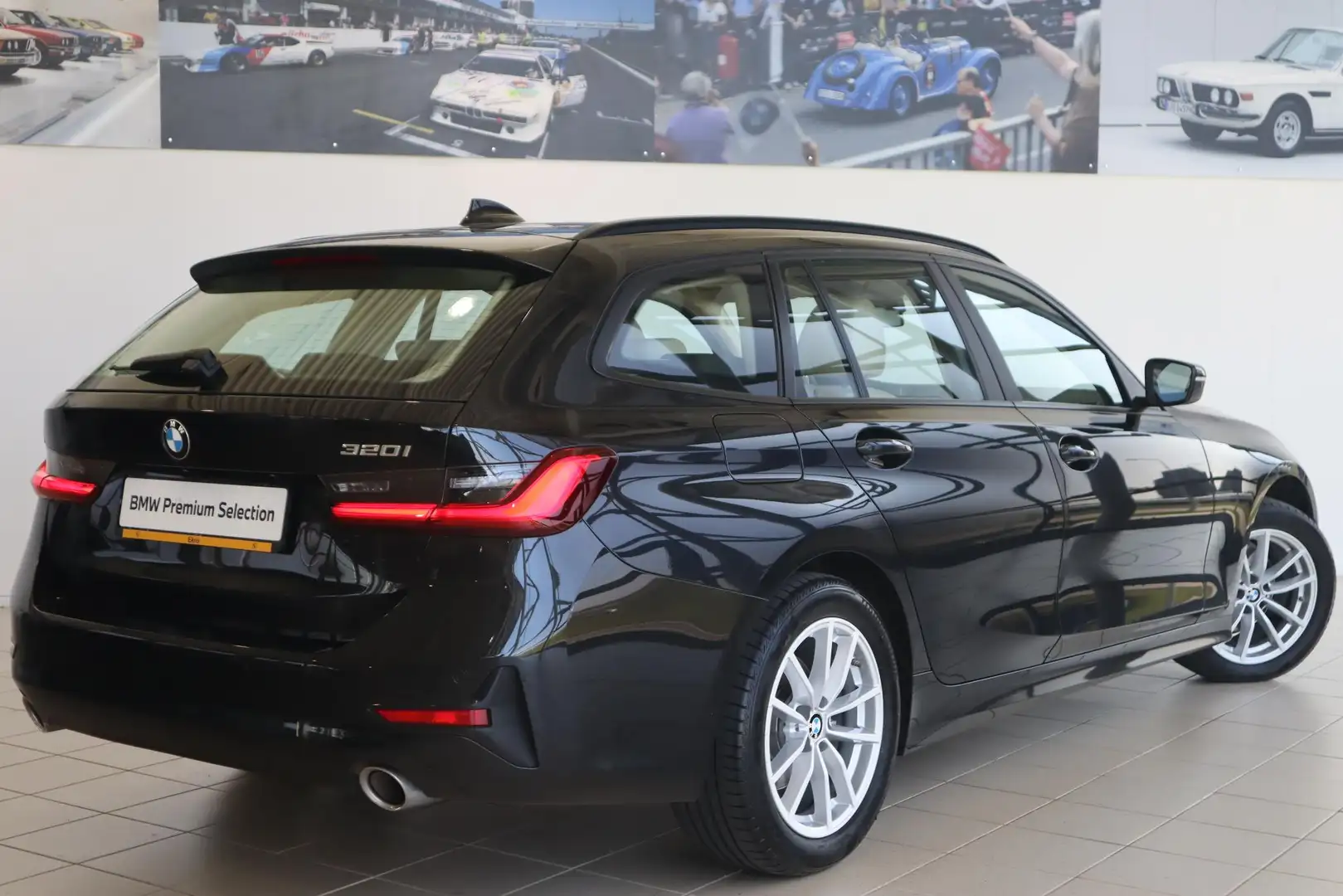 BMW 320 3 Serie Touring 320i | High Executive | Panoramada Zwart - 2