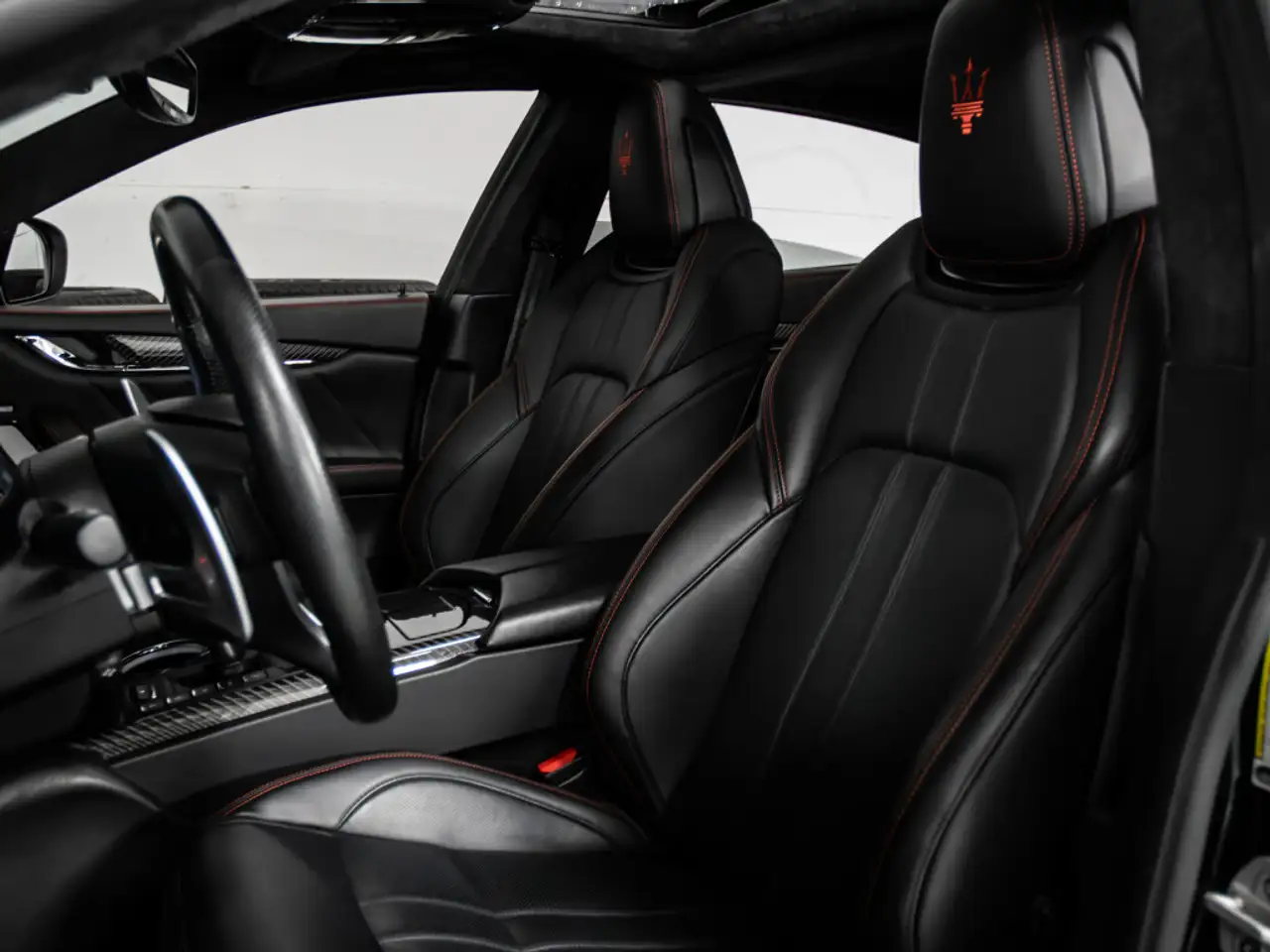 Maserati Quattroporte снимка Maserati Quattroporte