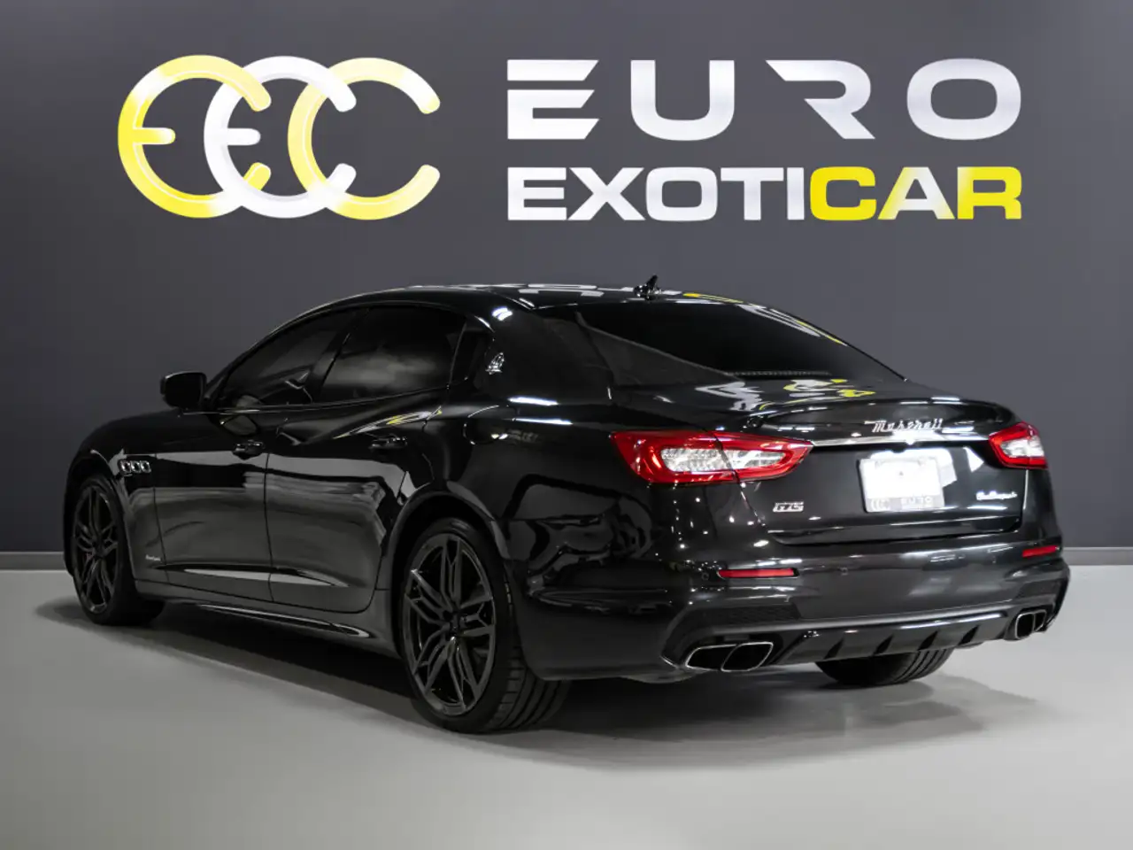 Maserati Quattroporte снимка Maserati Quattroporte