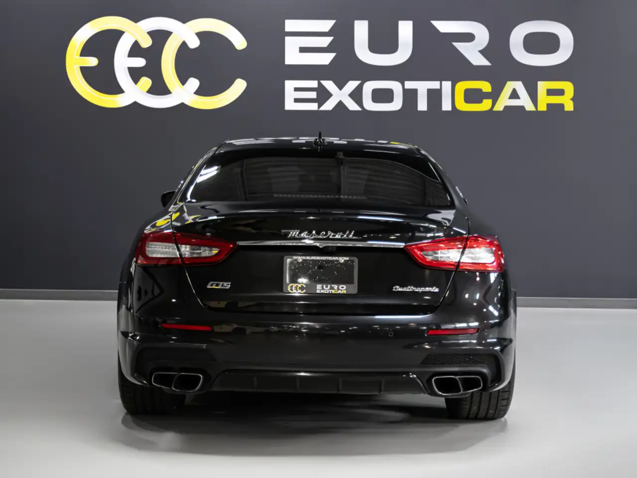 Maserati Quattroporte снимка Maserati Quattroporte