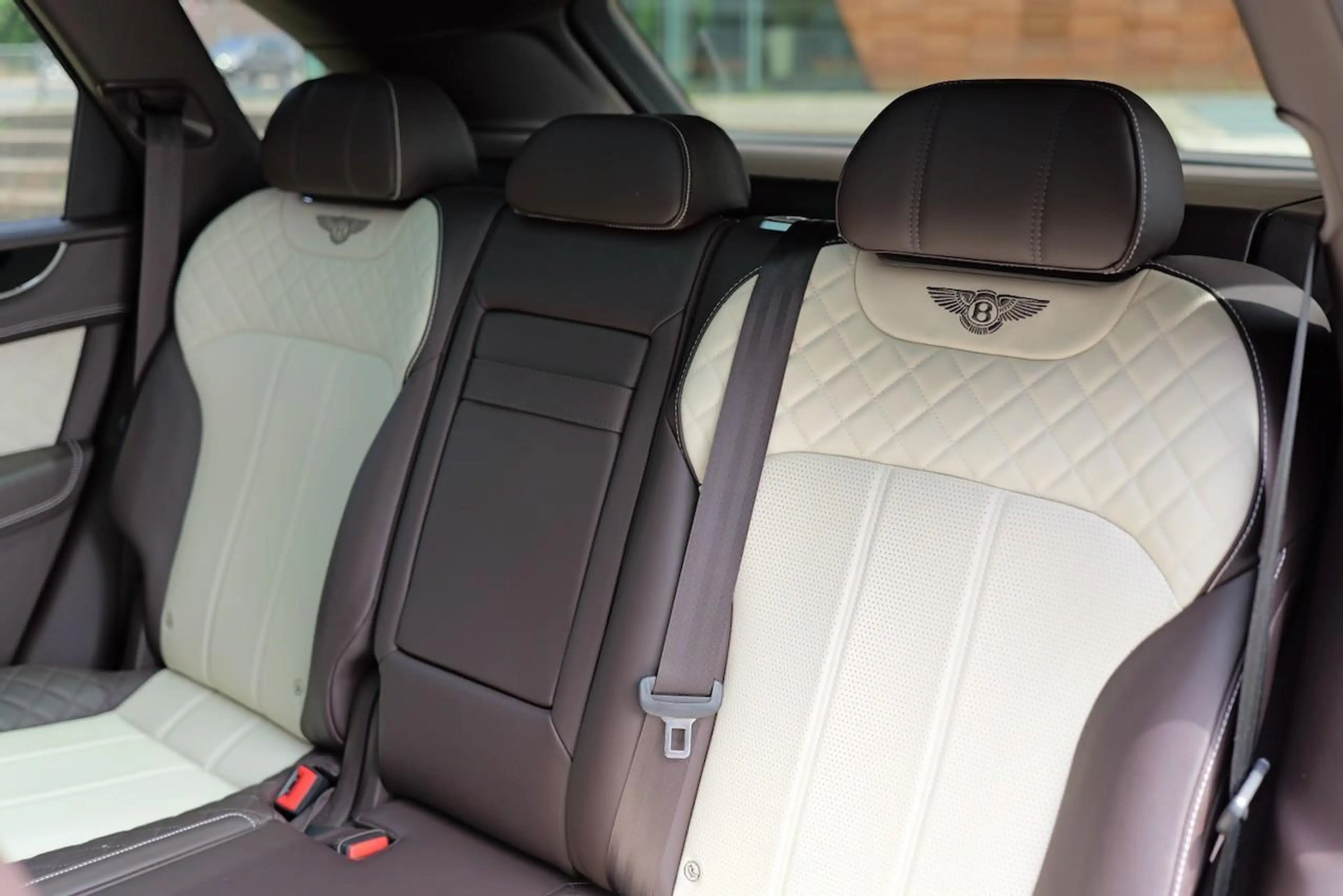 Bentley Bentayga 4.0 V8 Mulliner Driving Specification — photo 10