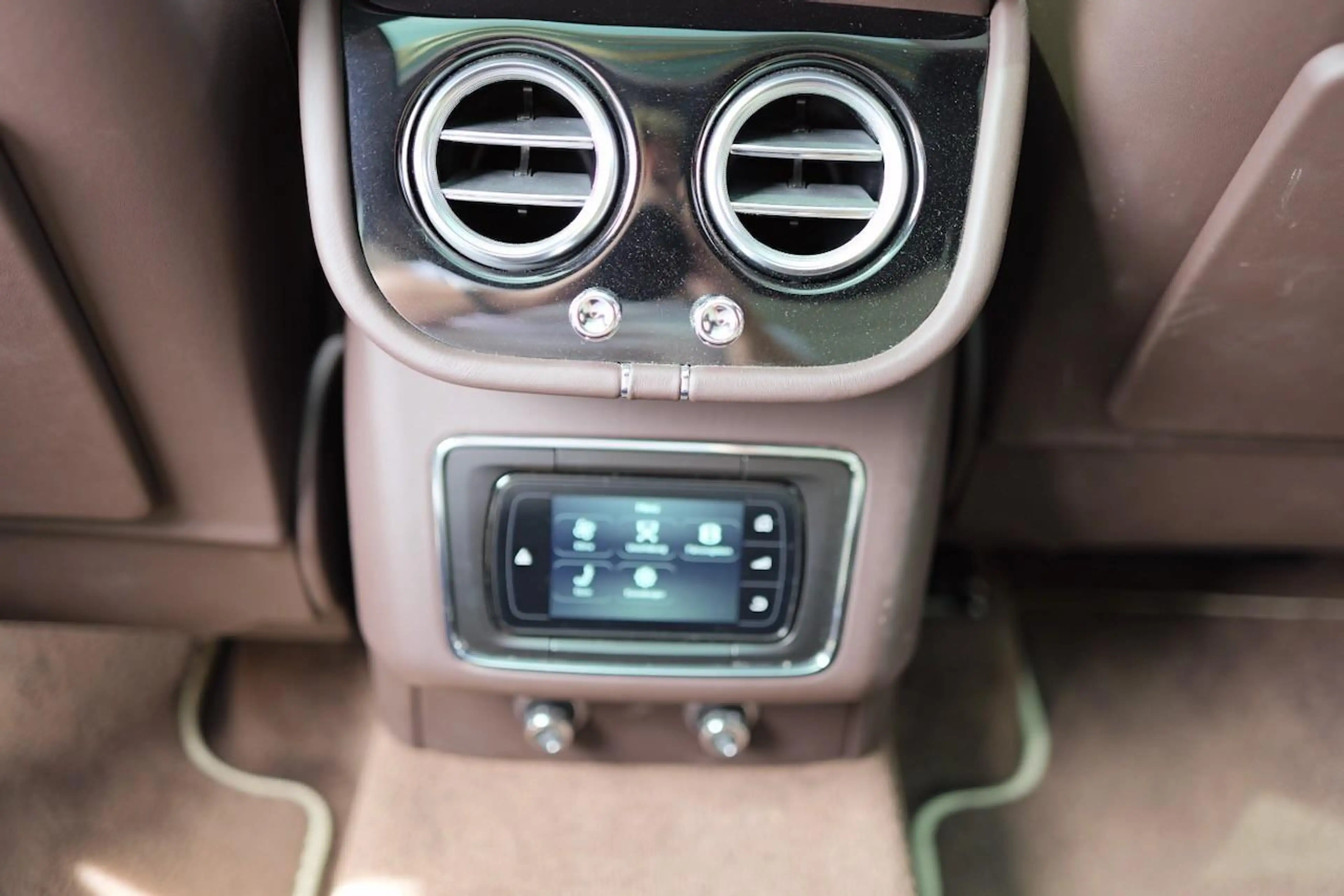 Bentley Bentayga 4.0 V8 Mulliner Driving Specification — photo 14