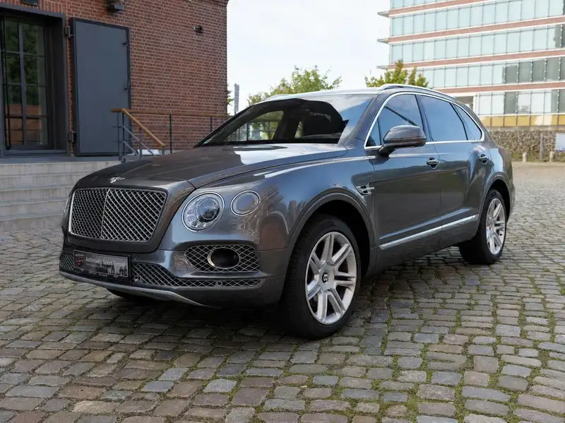 Bentley Bentayga V8 – Foto 1 von 42