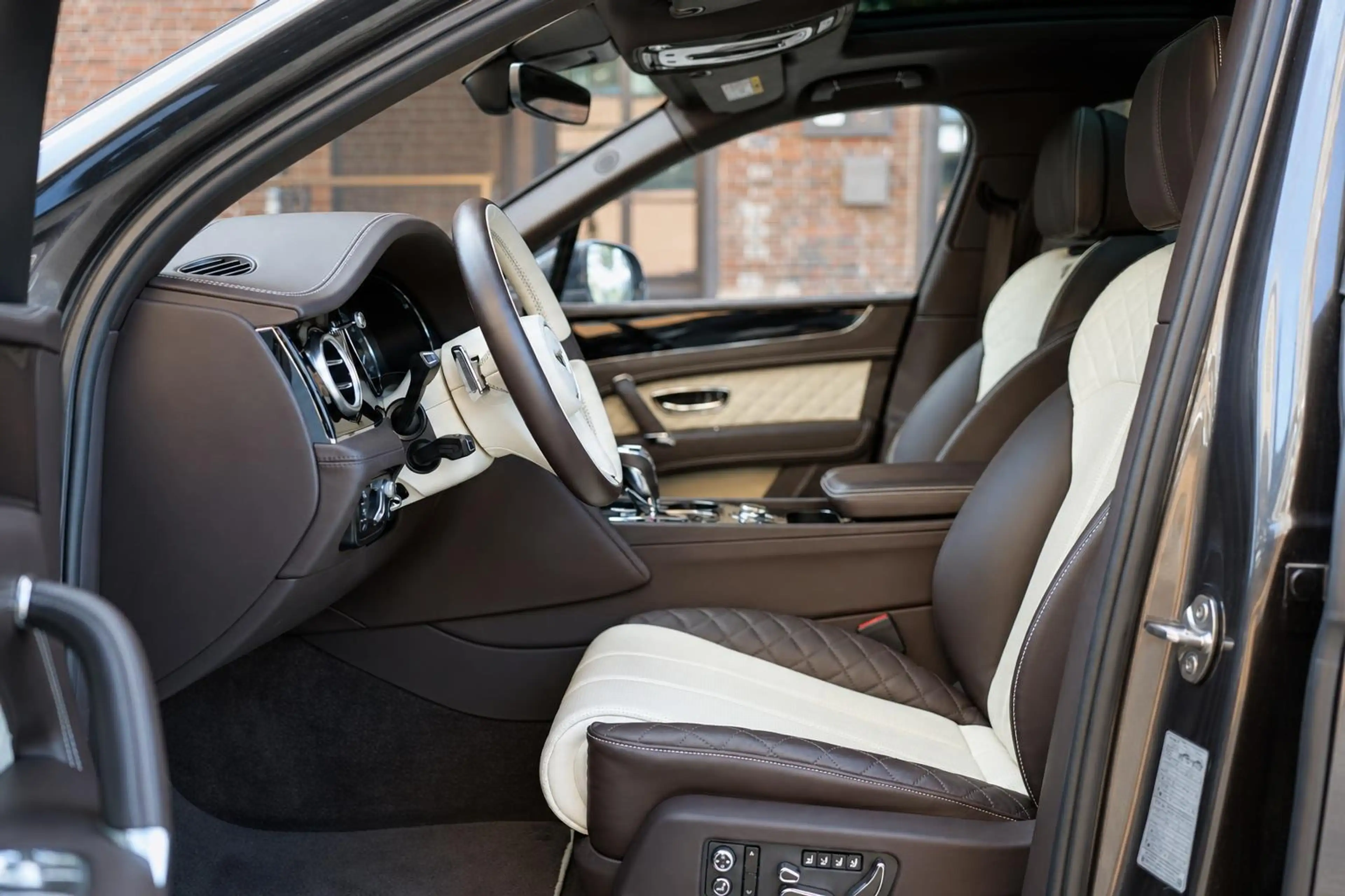 Bentley Bentayga 4.0 V8 Mulliner Driving Specification — photo 14