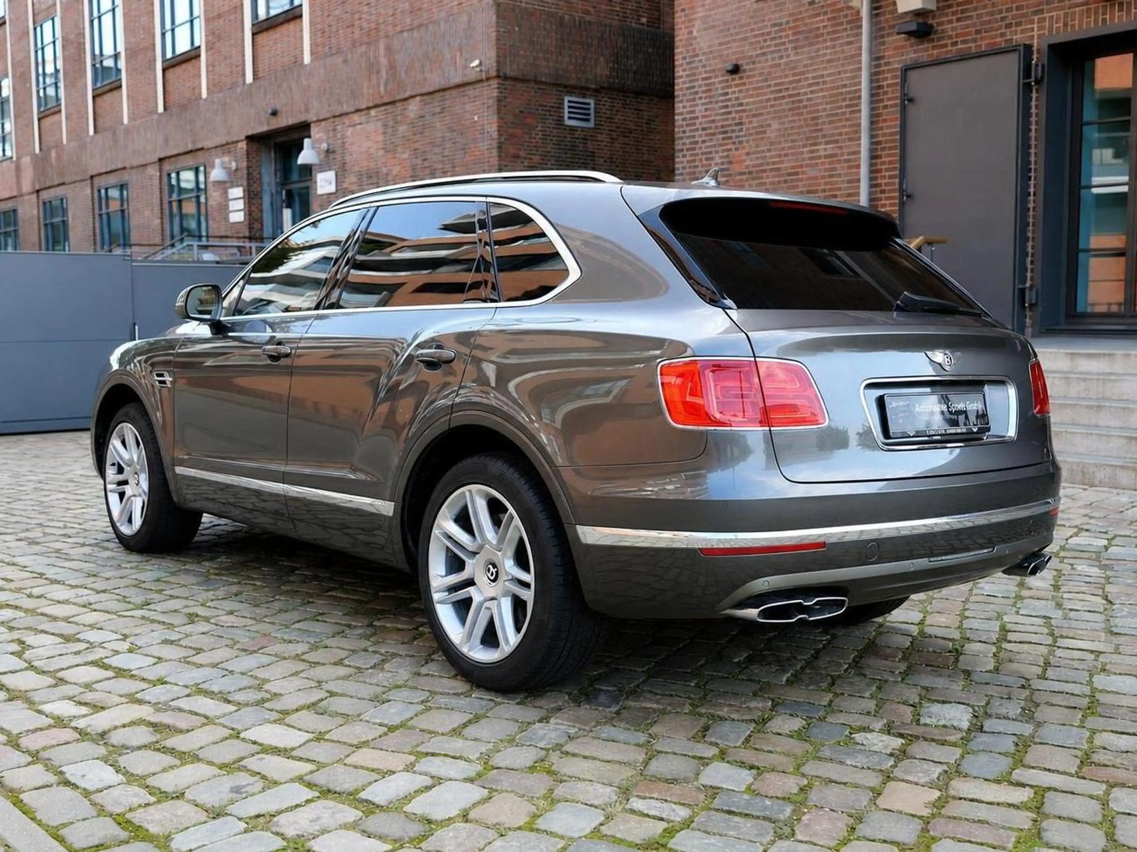 Bentley Bentayga 4.0 V8 Mulliner Driving Specification — photo 3