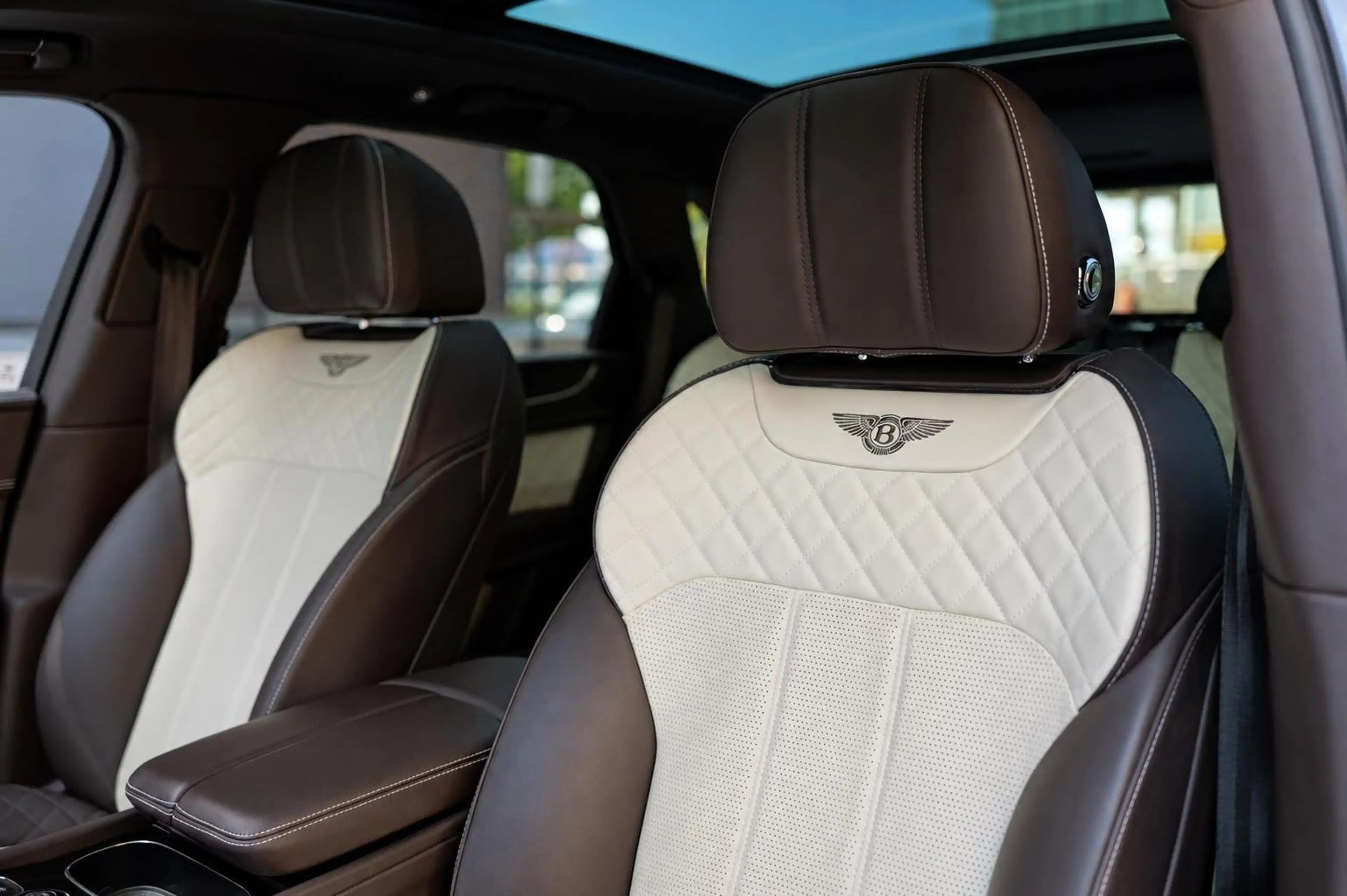 Bentley Bentayga 4.0 V8 Mulliner Driving Specification — photo 15