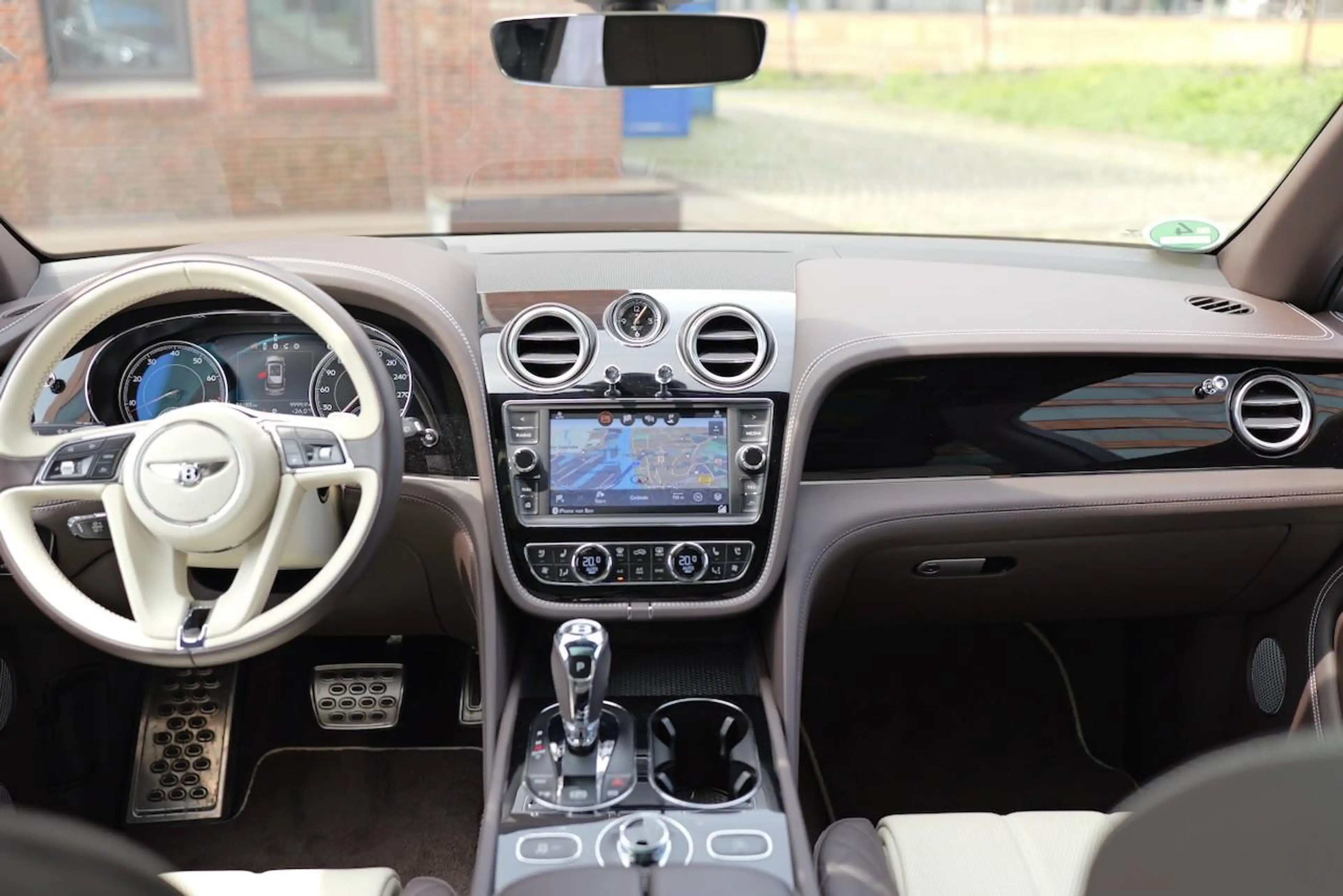 Bentley Bentayga 4.0 V8 Mulliner Driving Specification — photo 15