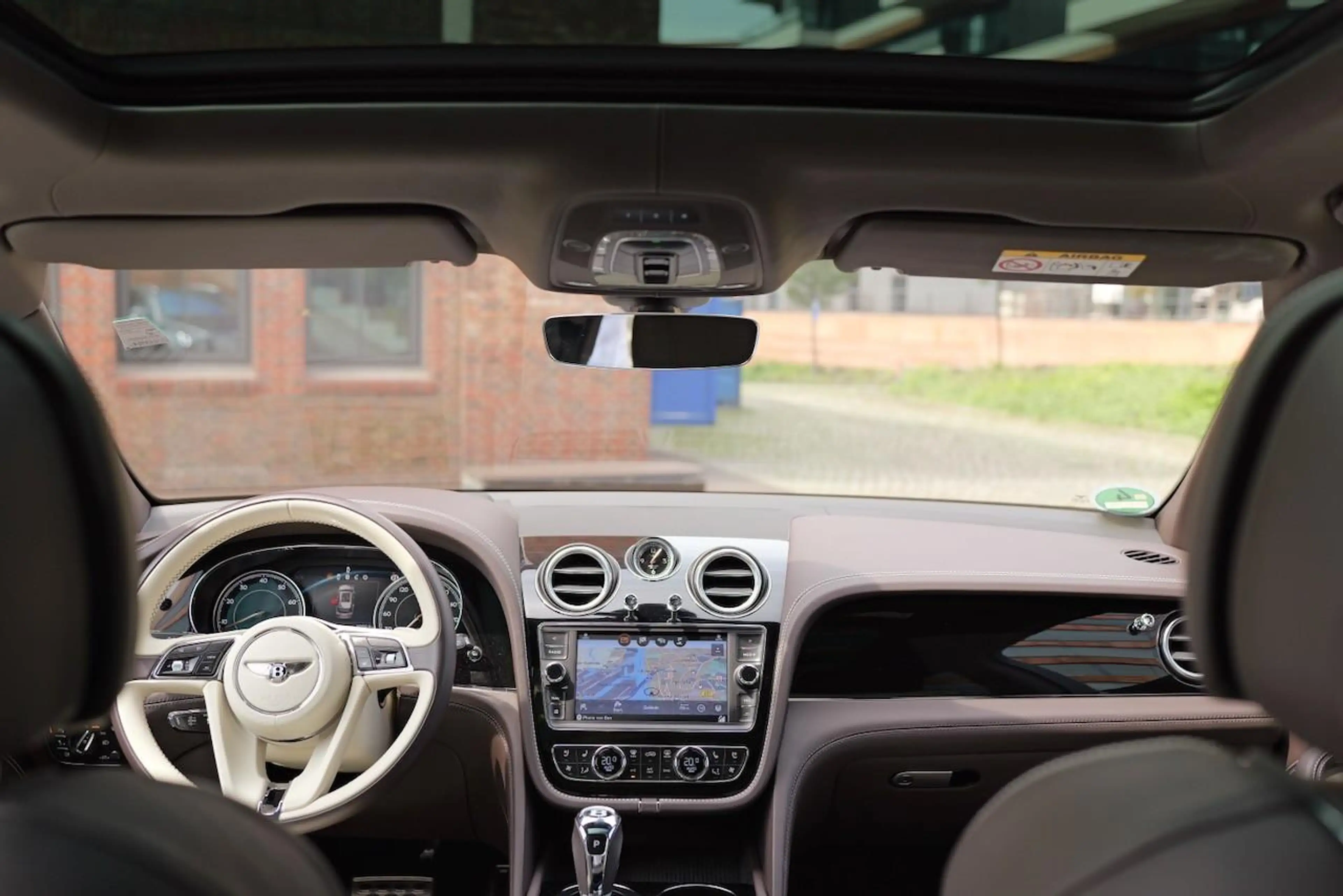 Bentley Bentayga 4.0 V8 Mulliner Driving Specification — photo 13