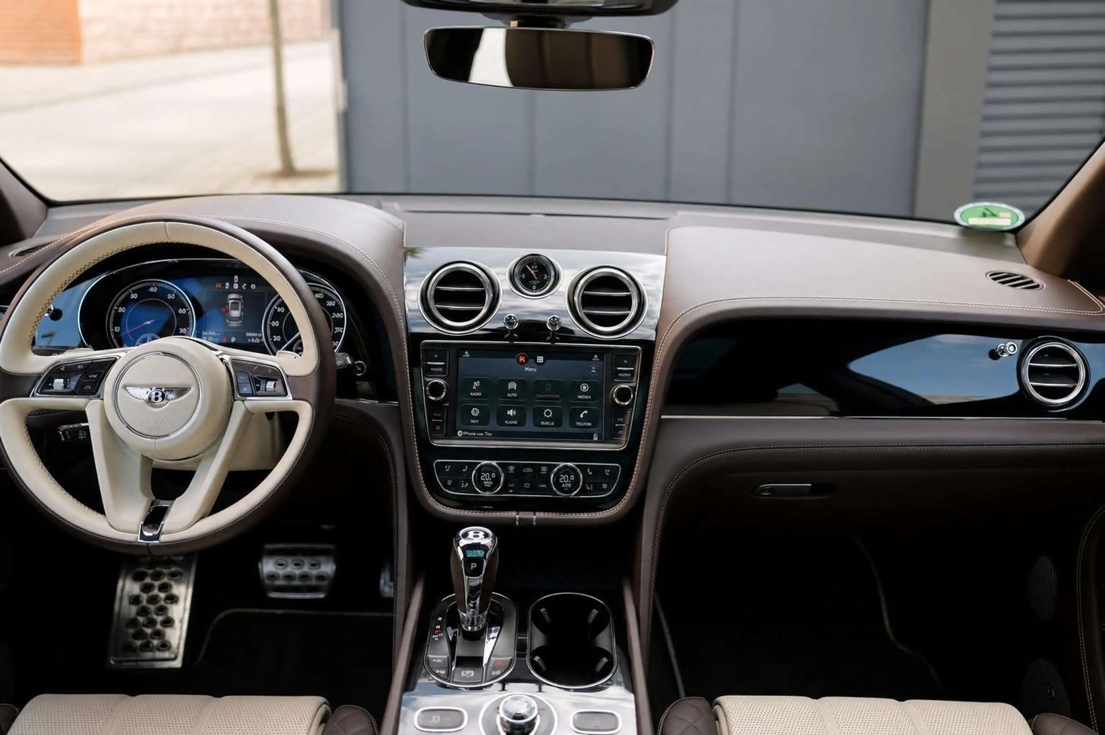 Bentley Bentayga 4.0 V8 Mulliner Driving Specification — photo 13
