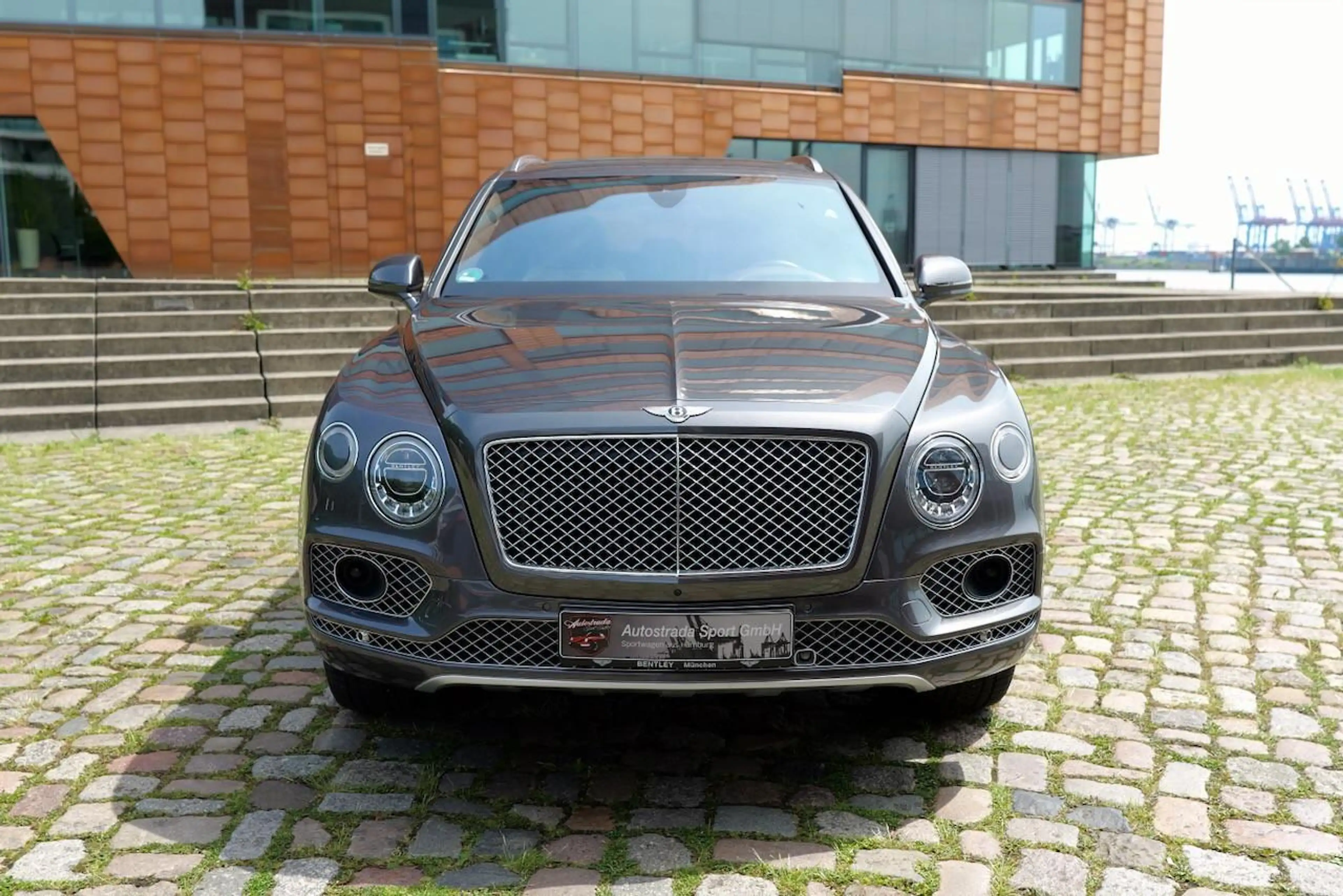 Bentley Bentayga 4.0 V8 Mulliner Driving Specification — photo 2