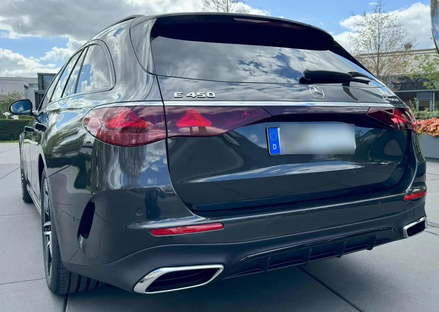 Mercedes-Benz E 450 T 4Matic 9G-TRONIC AMG Line Digital Light Gri - 2