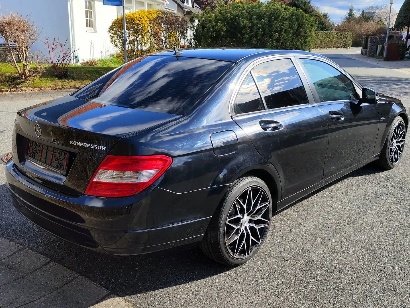 Mercedes-Benz C 180 C 180 Kompressor BlueEFFICIENCY Elegance Černá - 1