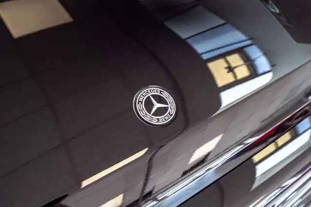 Mercedes-Benz G-Class view 9
