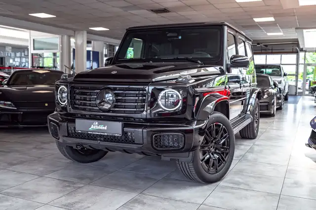 Mercedes-Benz G-Class view 3