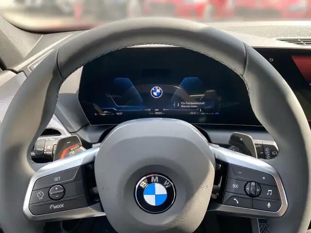 BMW 1 Series view 8