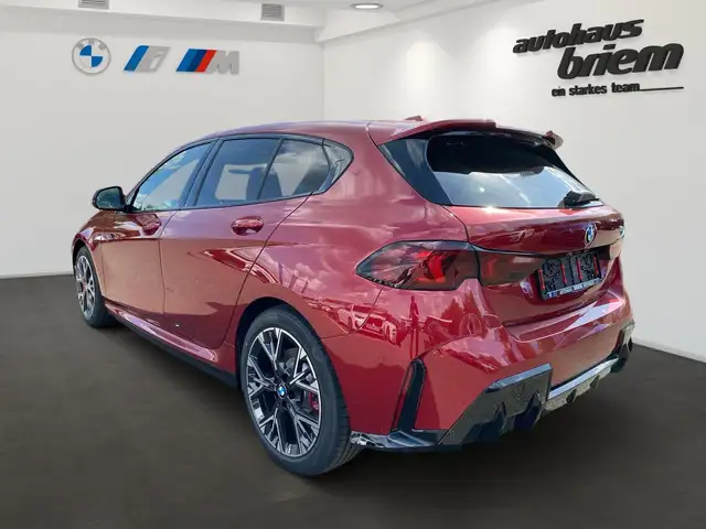 BMW 1 Series view 4