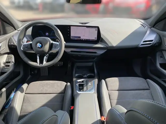 BMW 1 Series view 10