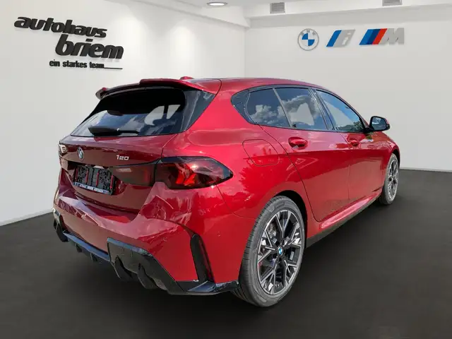 BMW 1 Series view 3