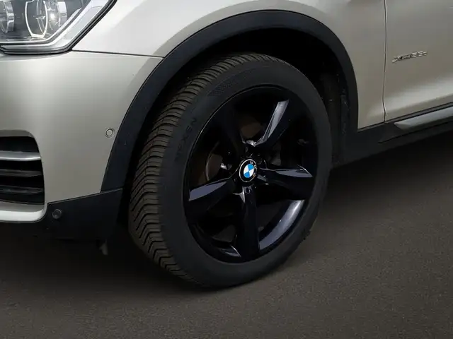 BMW X4 view 10