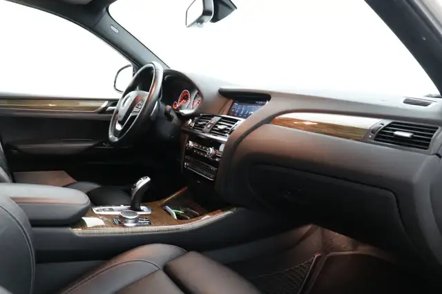BMW X4 view 11