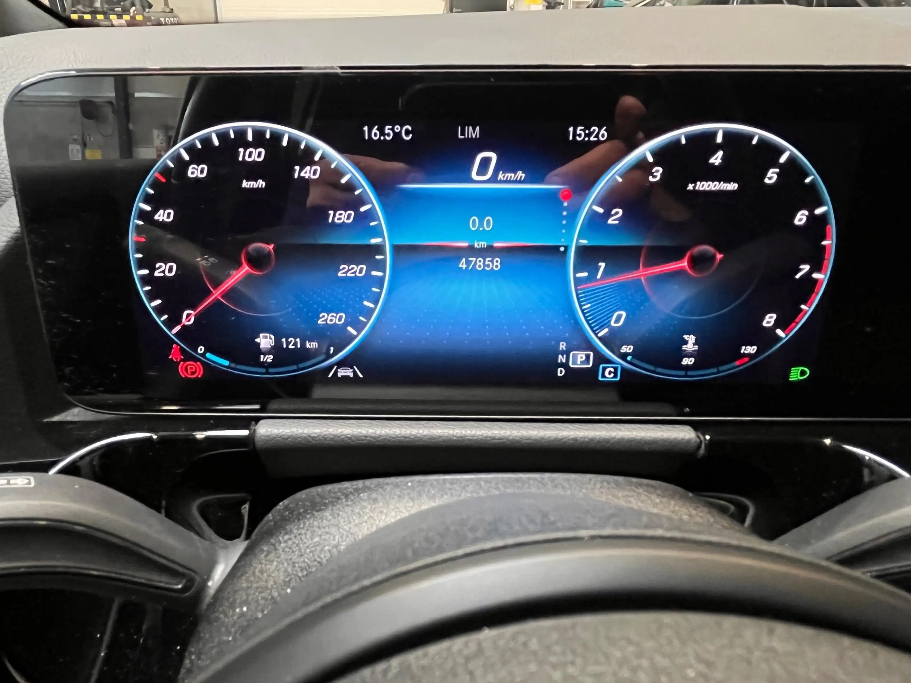 Mercedes-Benz GLA 180 met trekhaak — photo 11