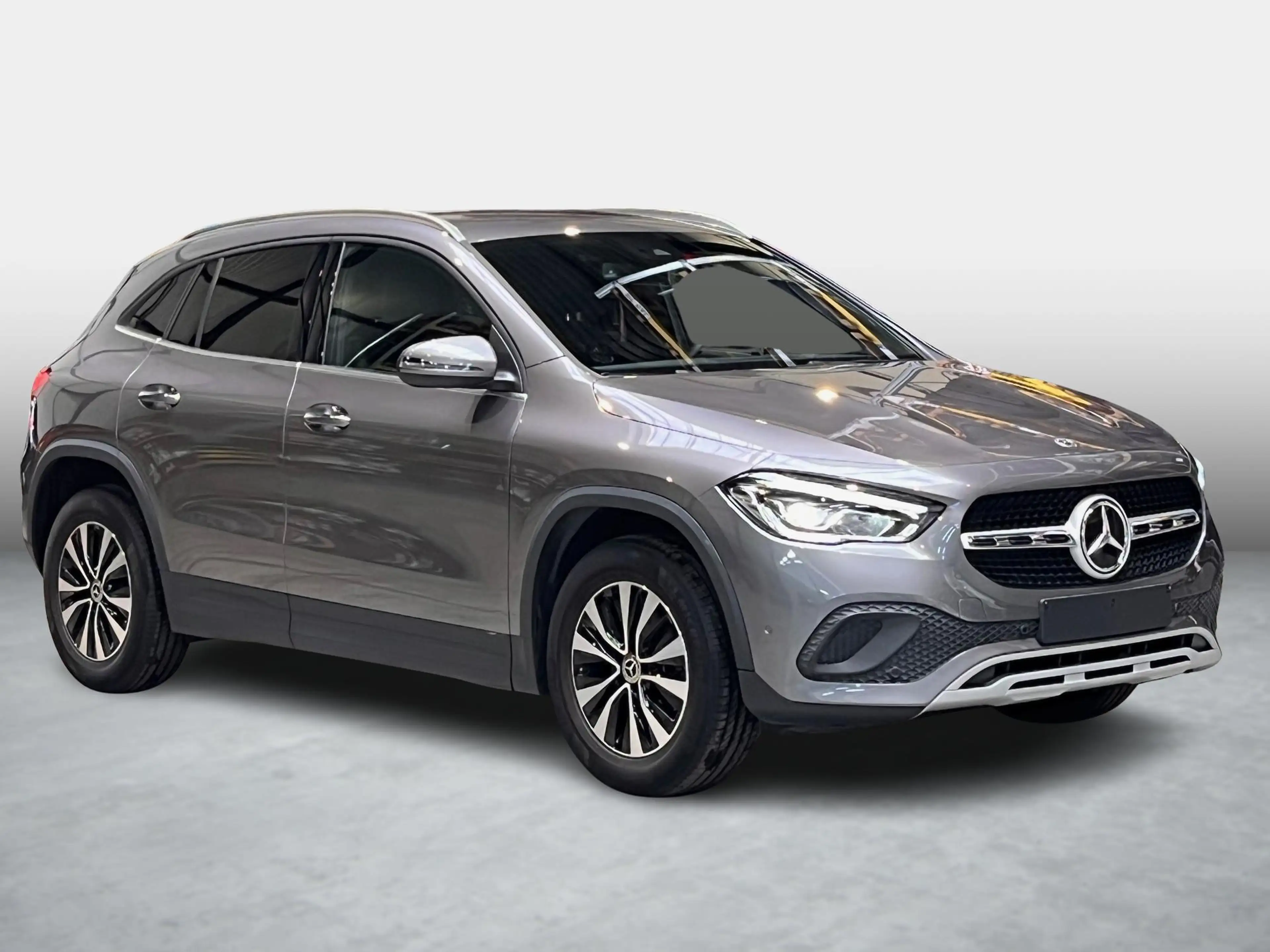 Mercedes-Benz GLA 180 met trekhaak — photo 2