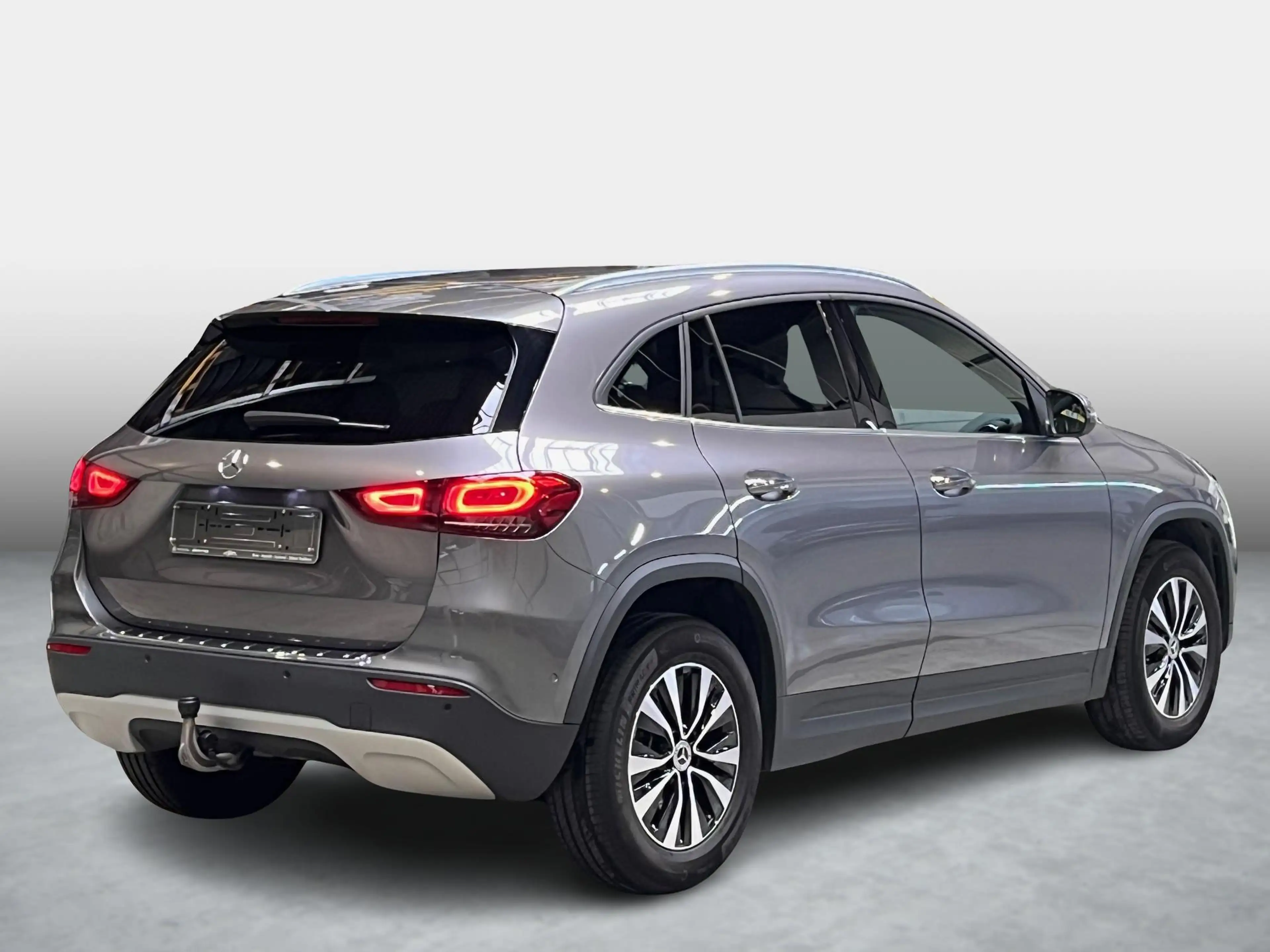 Mercedes-Benz GLA 180 met trekhaak — photo 3