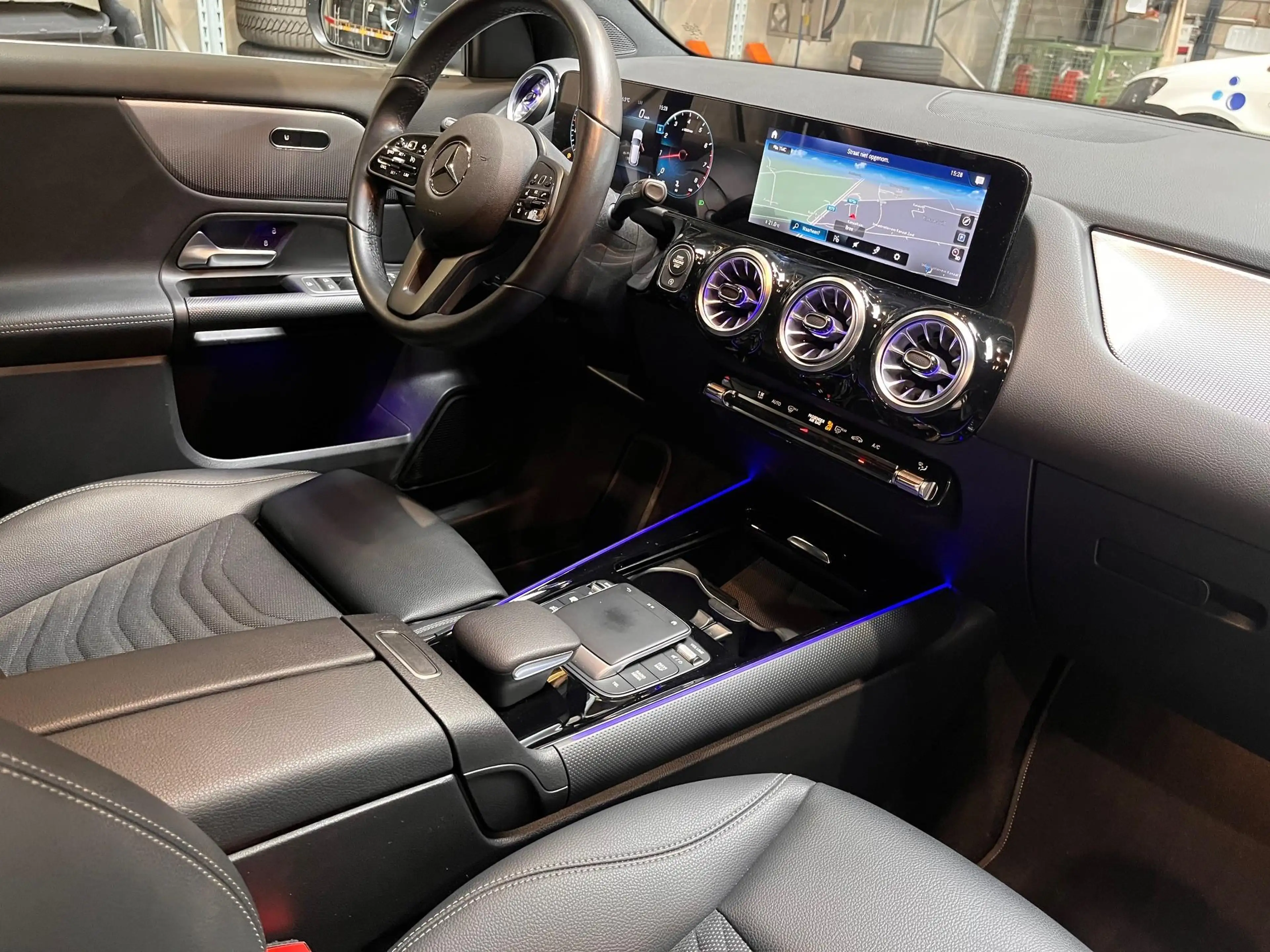 Mercedes-Benz GLA 180 met trekhaak — photo 14