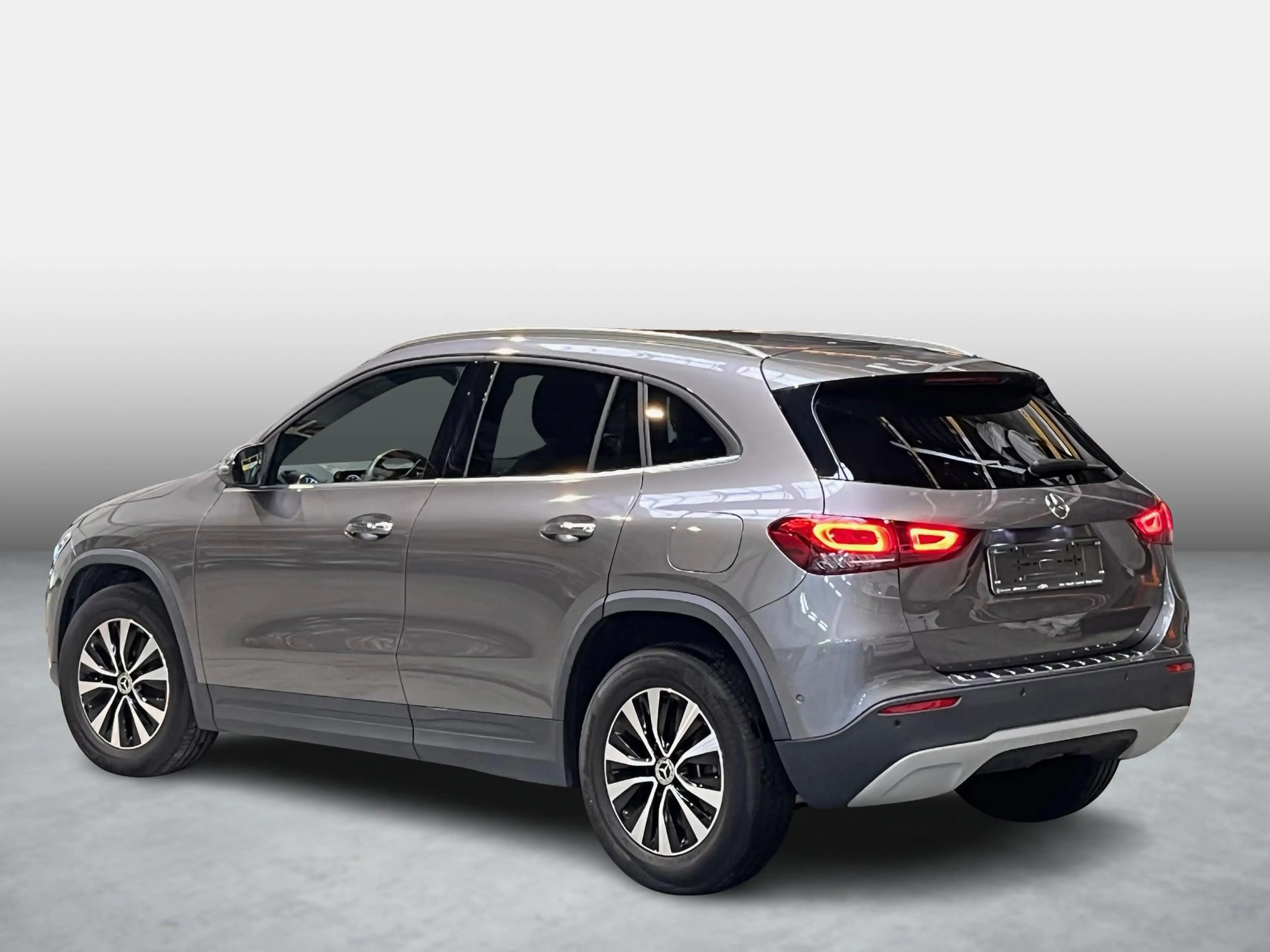 Mercedes-Benz GLA 180 met trekhaak — photo 4