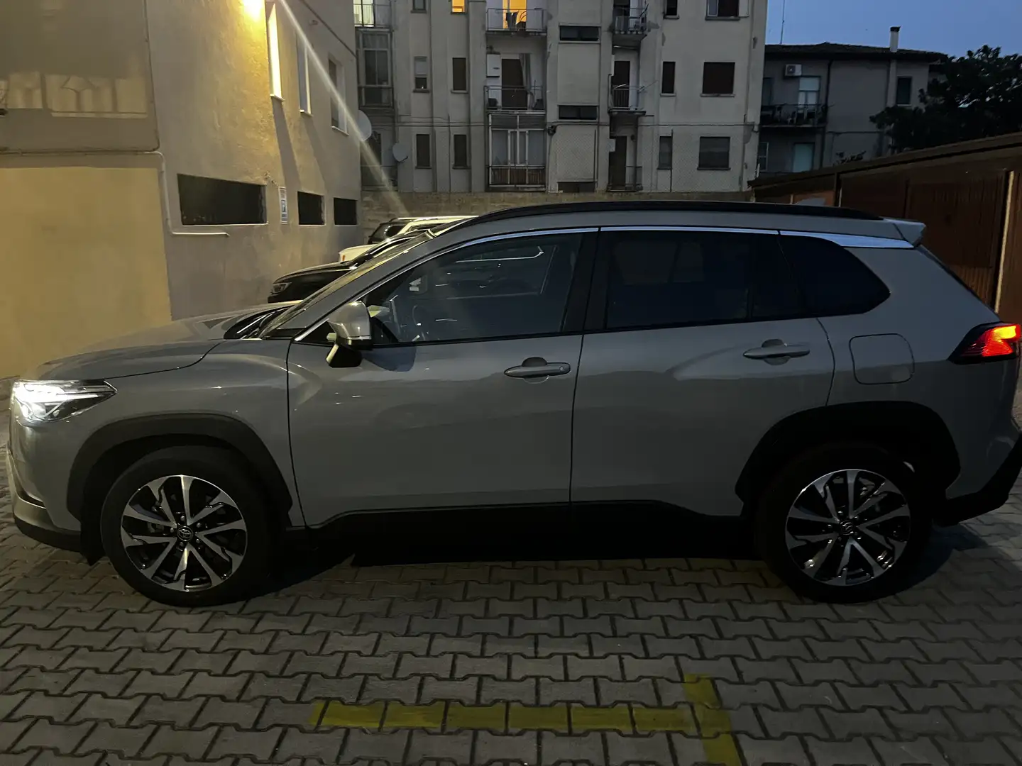 Toyota Corolla Cross Lounge 1.8 Hybrid (140CV) Automatico E-CVT FWD Blu/Azzurro - 1