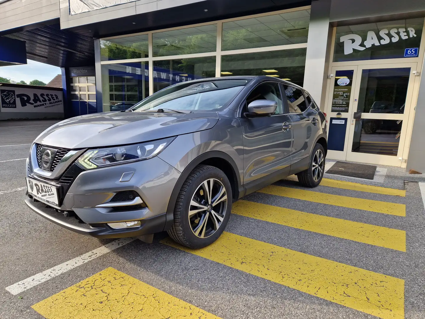 Nissan Qashqai 1,2 DIG-T Tekna+ Grau - 2