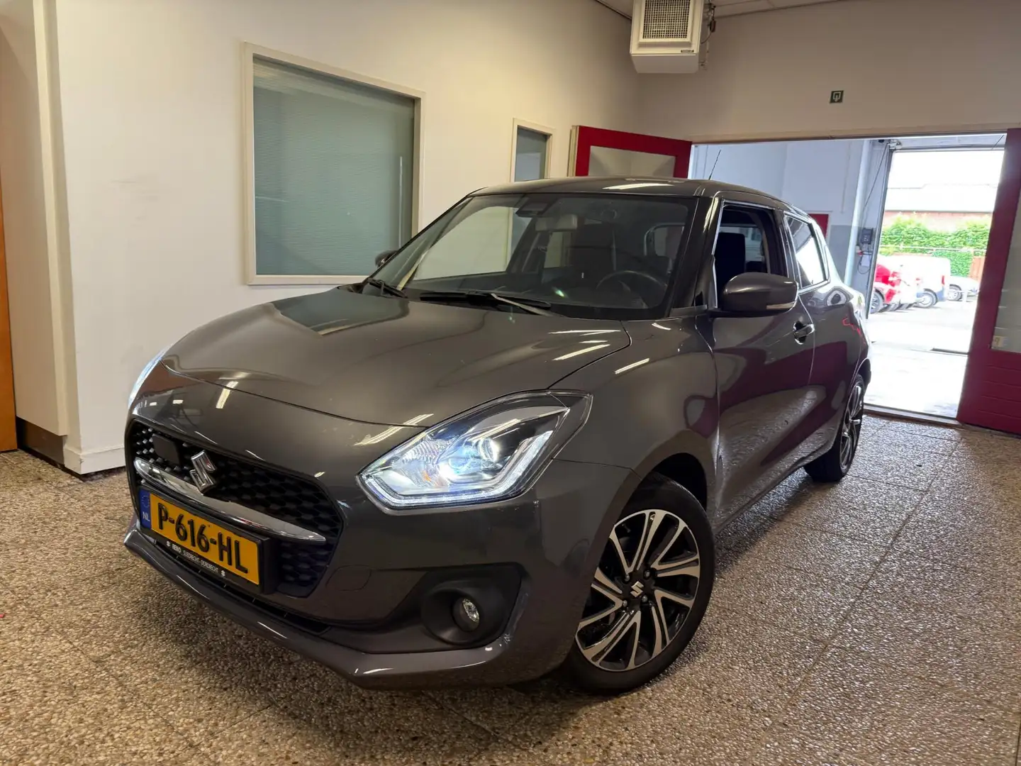 Suzuki Swift 1.2 Style Smart Hybrid Navi | Carplay/ Android aut Gris - 1